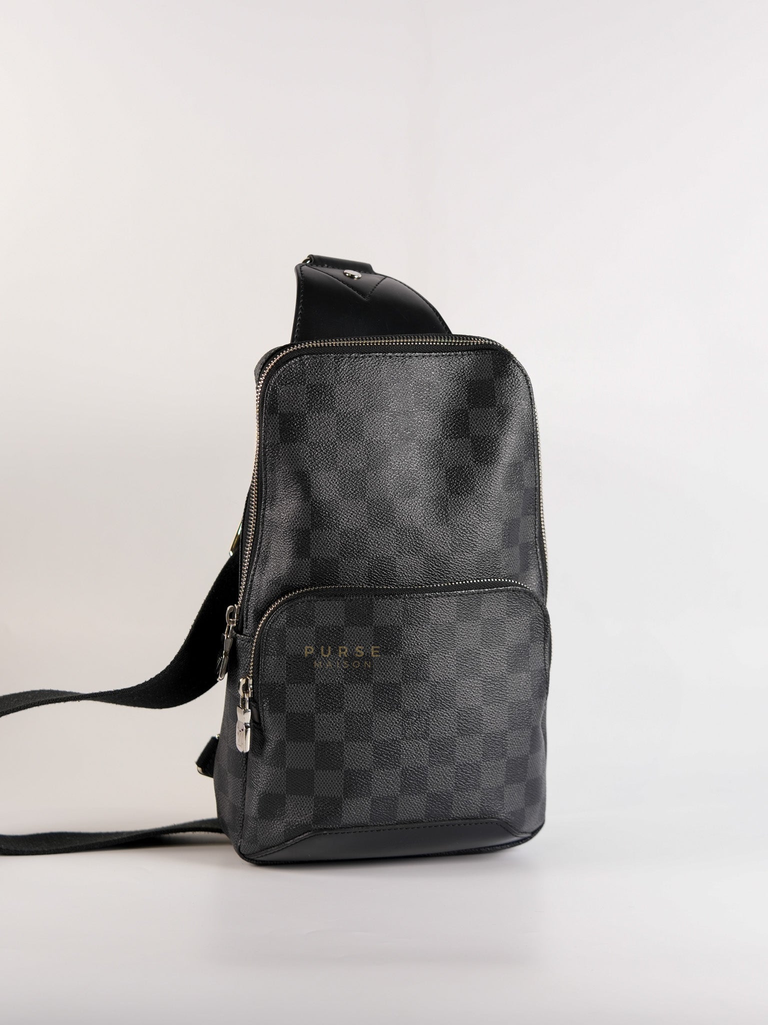 Avenue Slingbag in Damier Graphite canvas (Date code: MB1119)