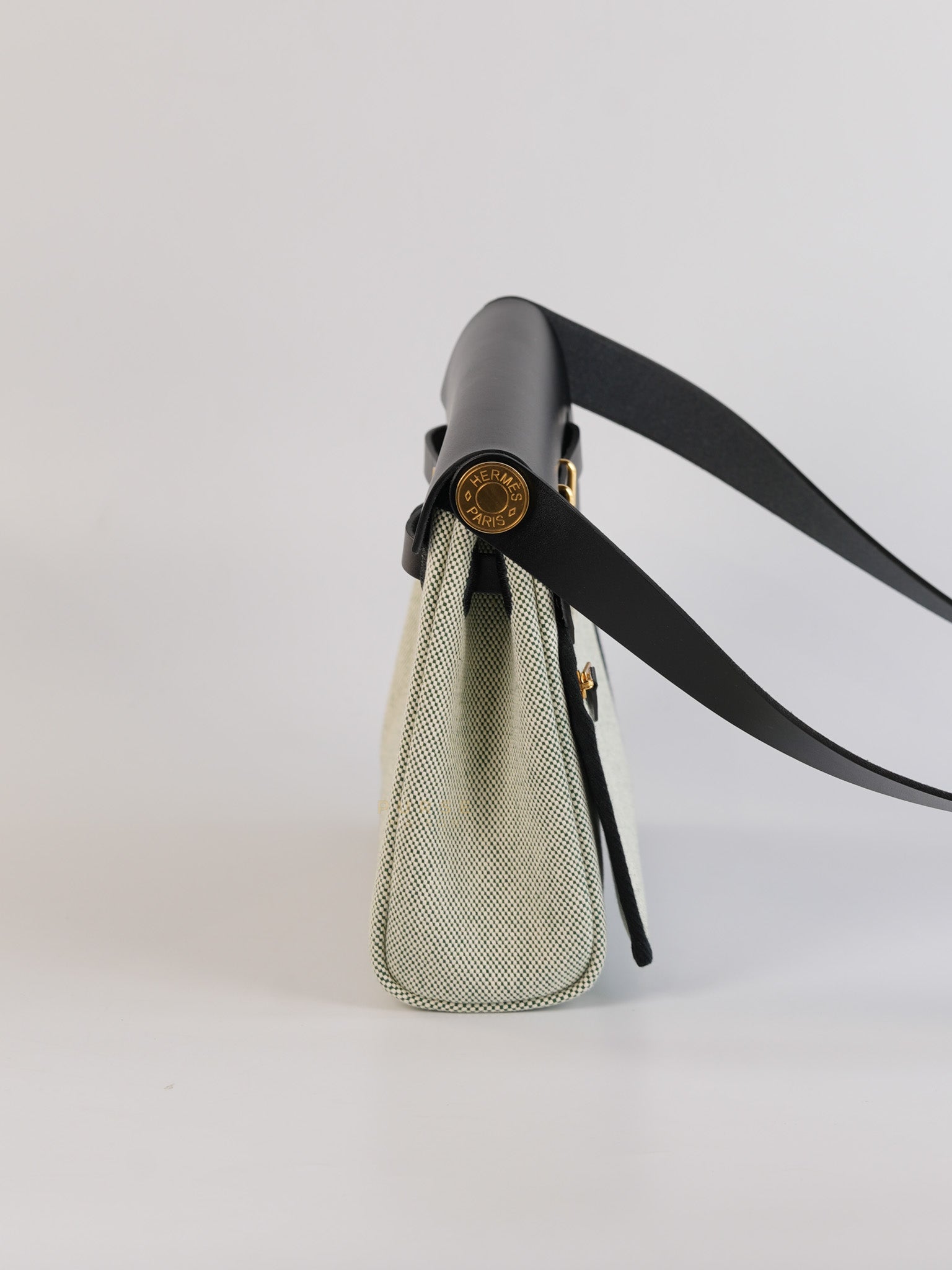 Mini Herbag in Moyen/Noir Canvas Gold Hardware Stamp W(2024)