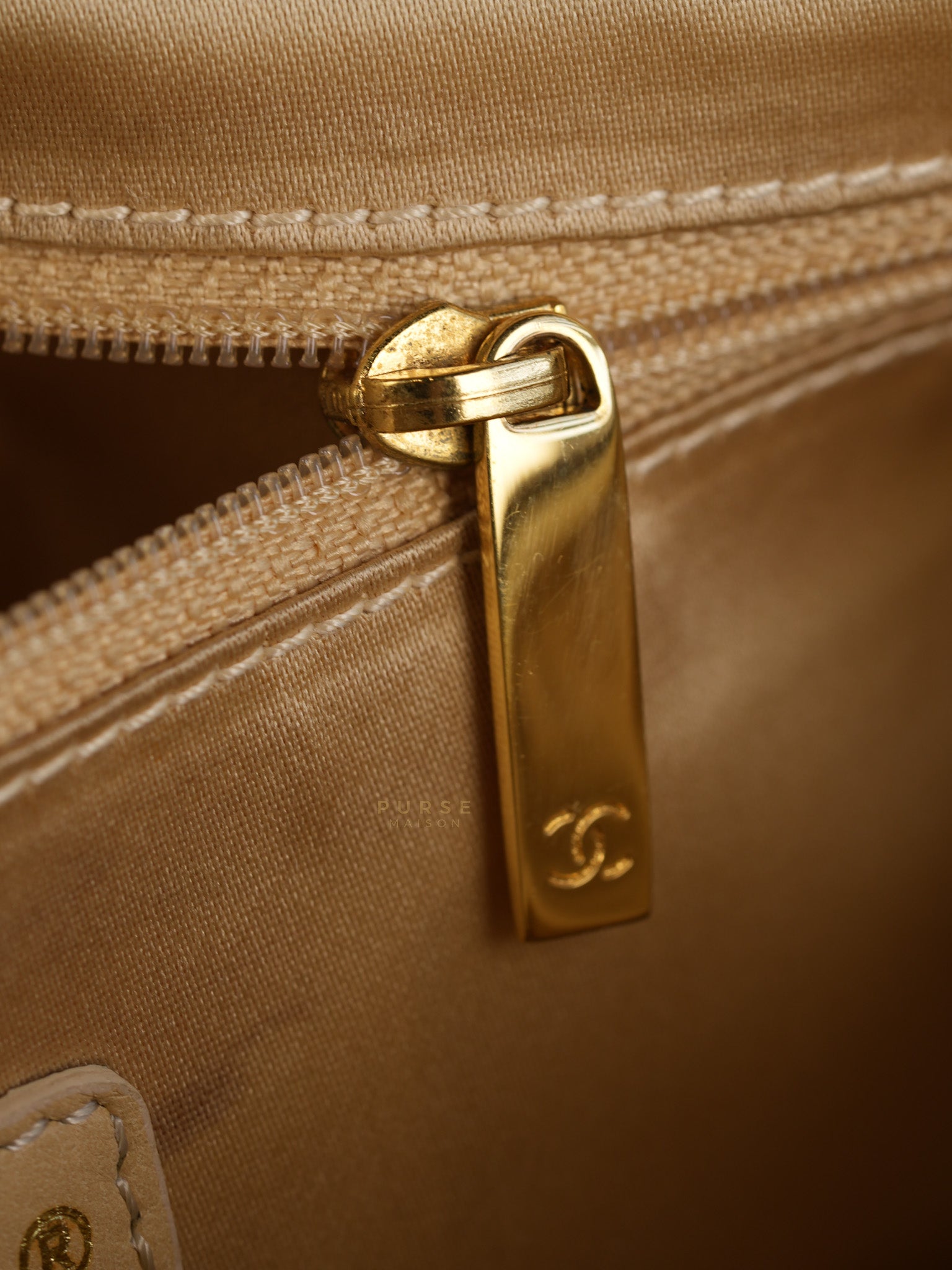 Rodeo Drive White Calfskin Leather and Shiny Gold Hardwaere Hobo Bag Series 12