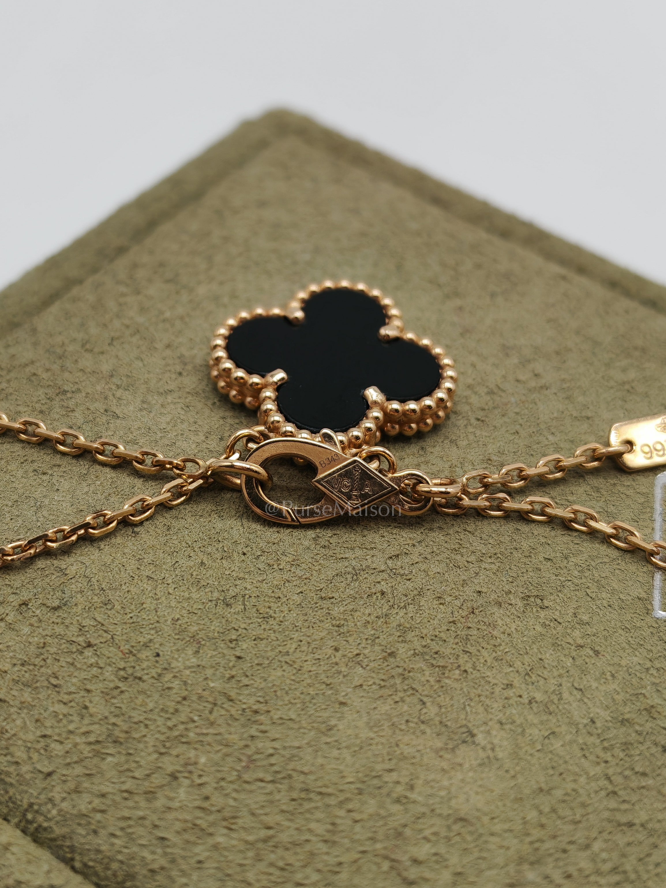 Vintage Alhambra in Onyx Pendant Yellow Gold Necklace Year 2023 | Purse Maison Luxury Bags Shop