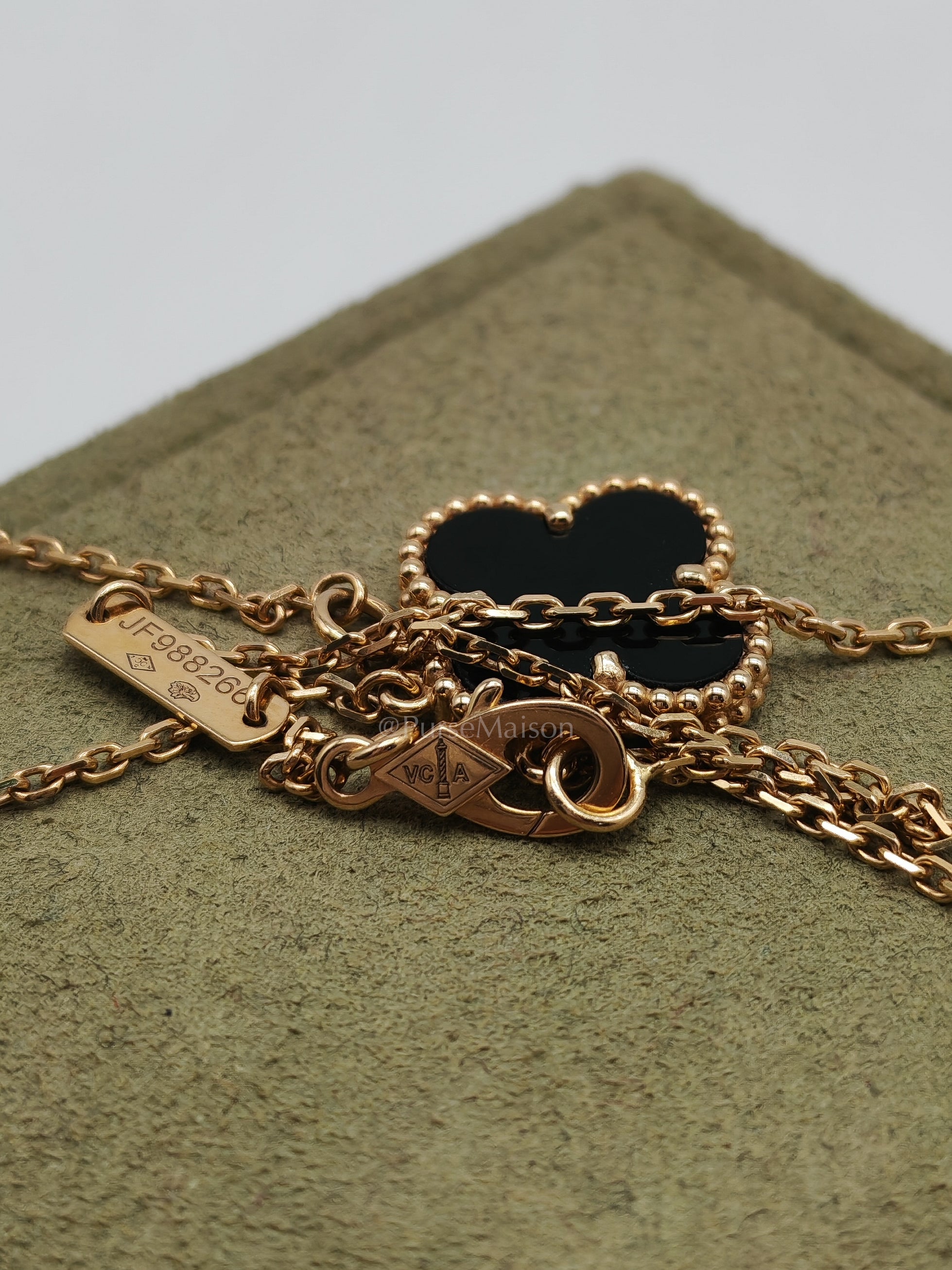 Vintage Alhambra in Onyx Pendant Yellow Gold Necklace Year 2023 | Purse Maison Luxury Bags Shop