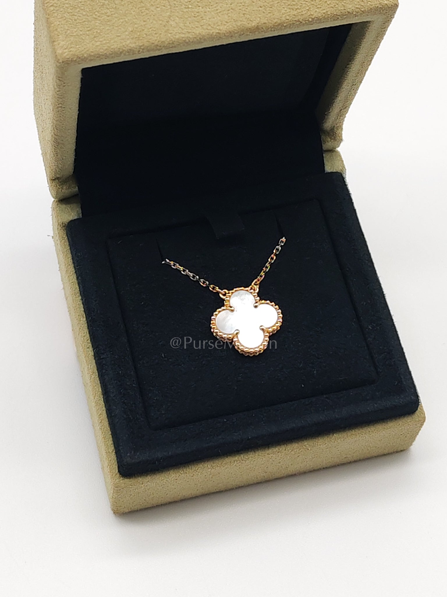 Vintage Alhambra Pendant White Mother of Pearl Yellow Gold Year 2023 | Purse Maison Luxury Bags Shop