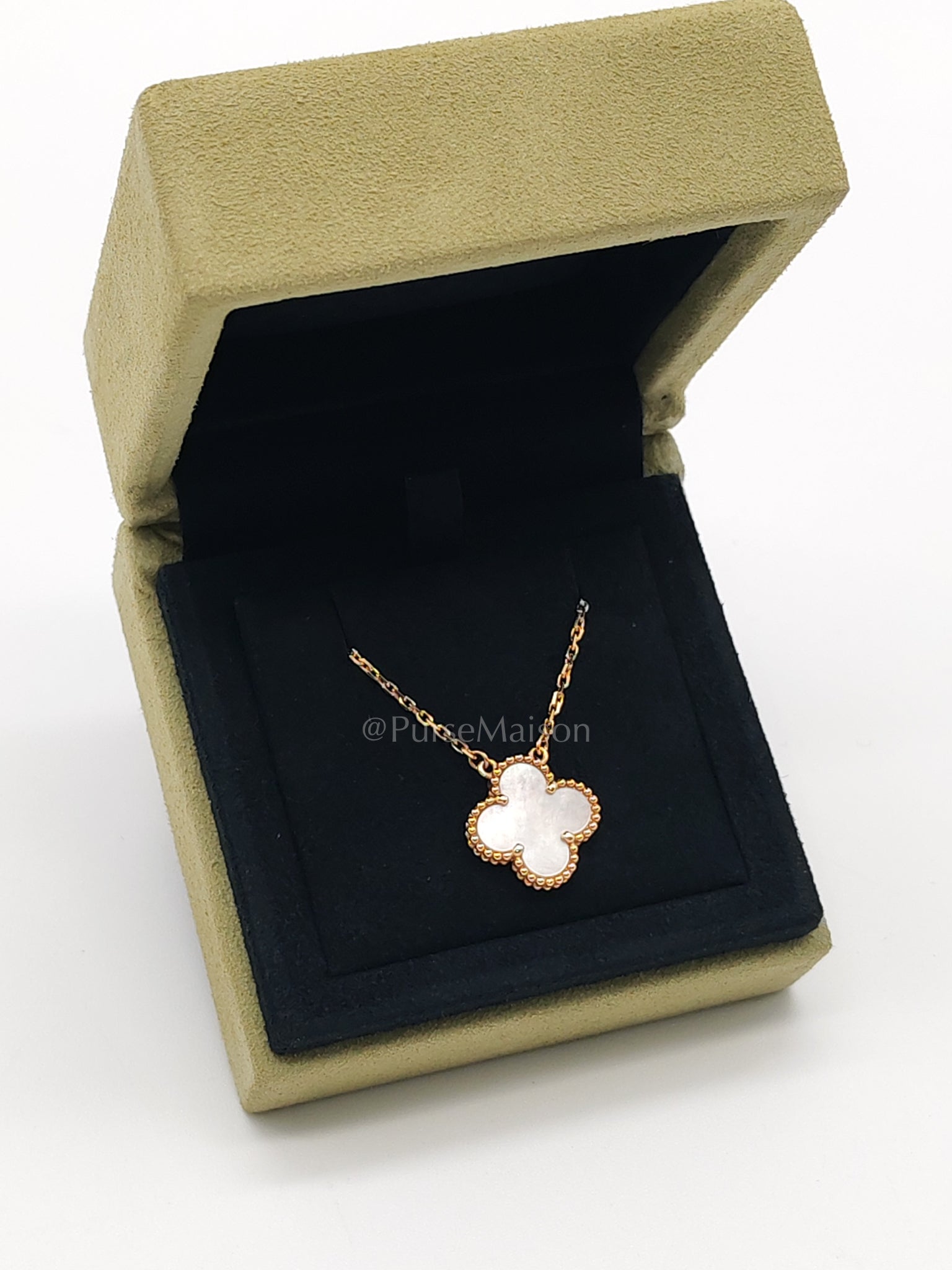 Vintage Alhambra Pendant White Mother of Pearl Yellow Gold Year 2024 | Purse Maison Luxury Bags Shop