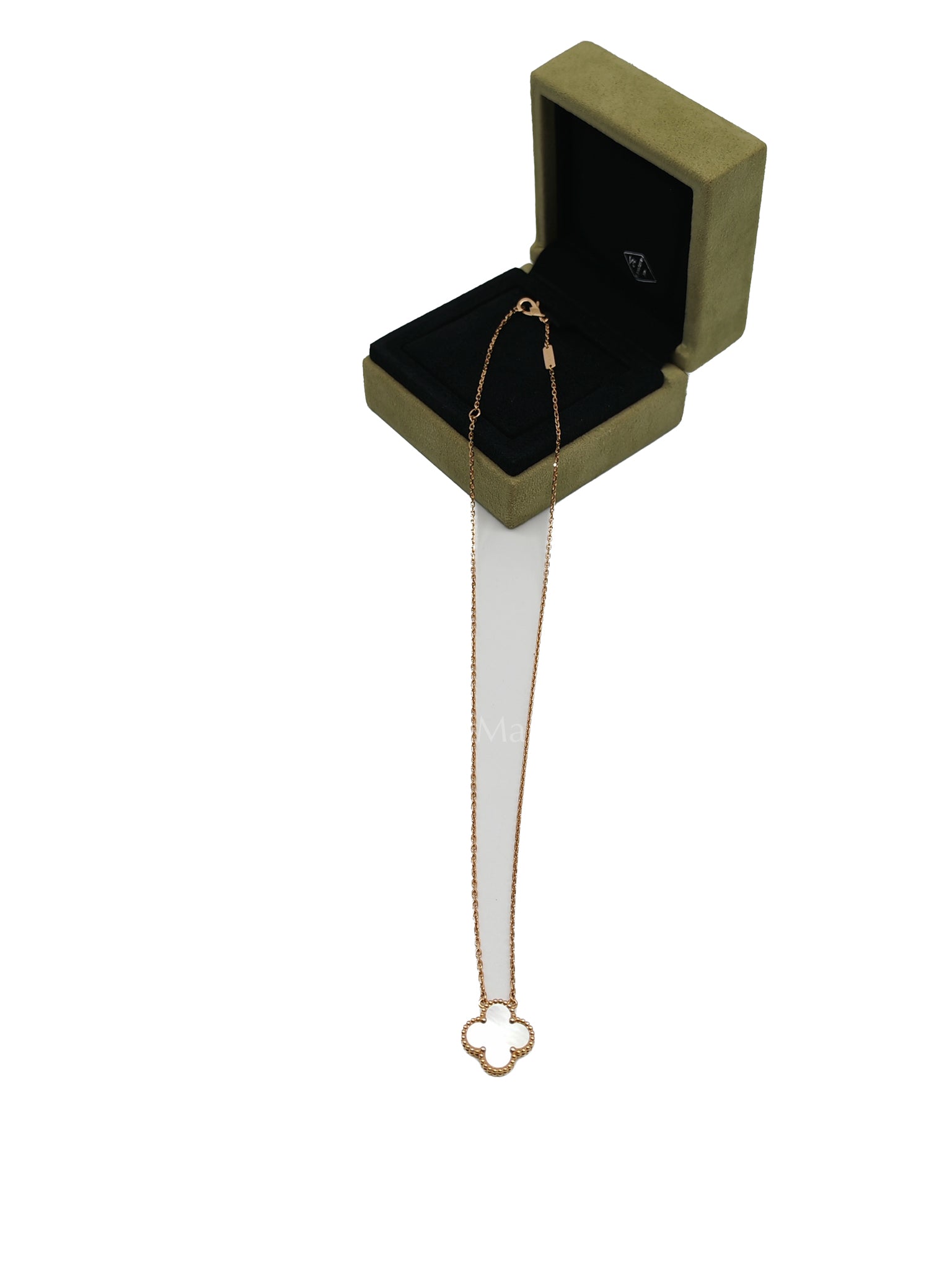 Sweet Alhambra White Mother of Pearl Pendant in Yellow Gold Necklace Year 2021 | Purse Maison Luxury Bags Shop