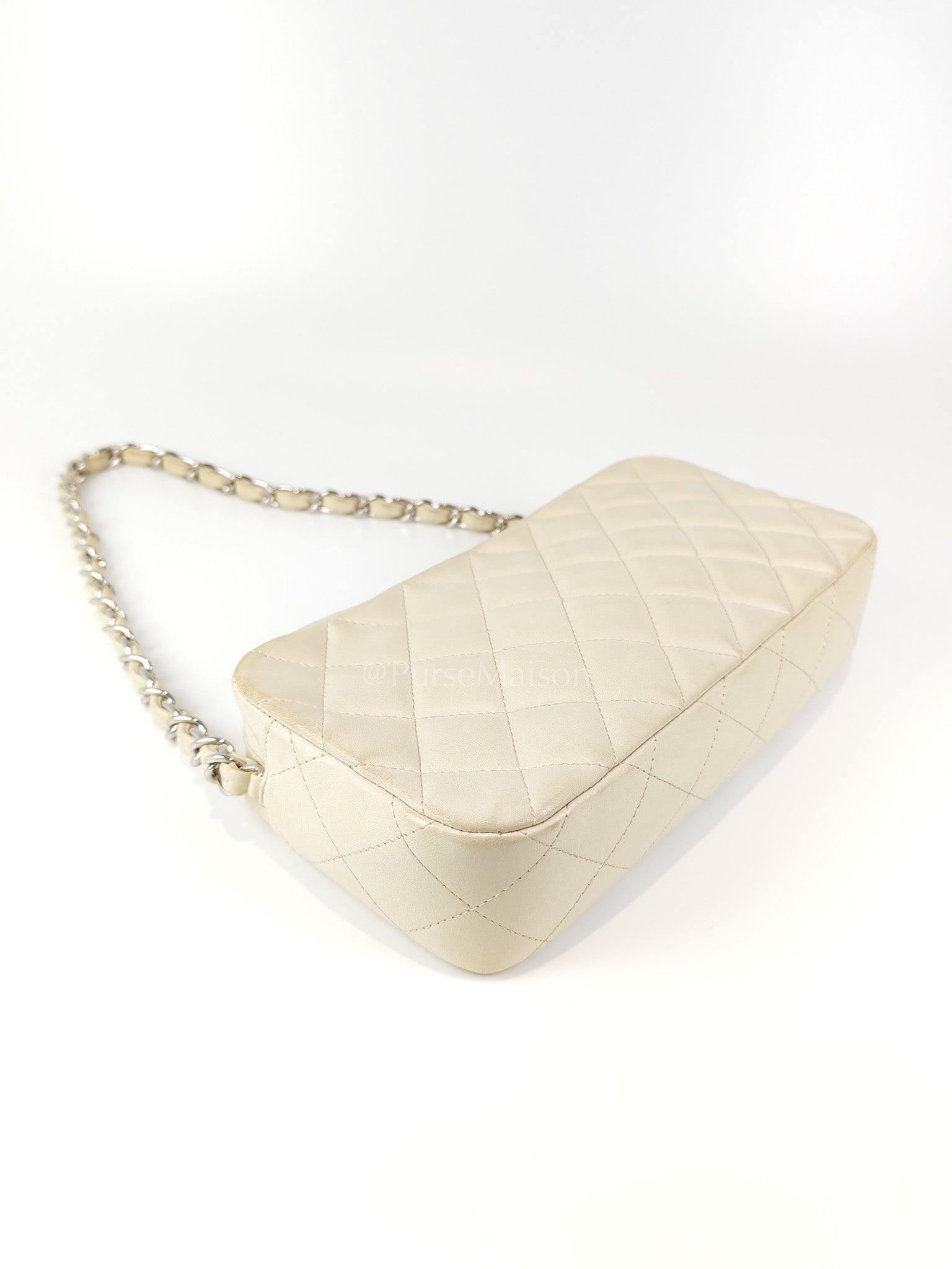 Vintage Camera Bag in Cream Lambskin Leather Silver hardware (Series 10) | Purse Maison Luxury Bags Shop