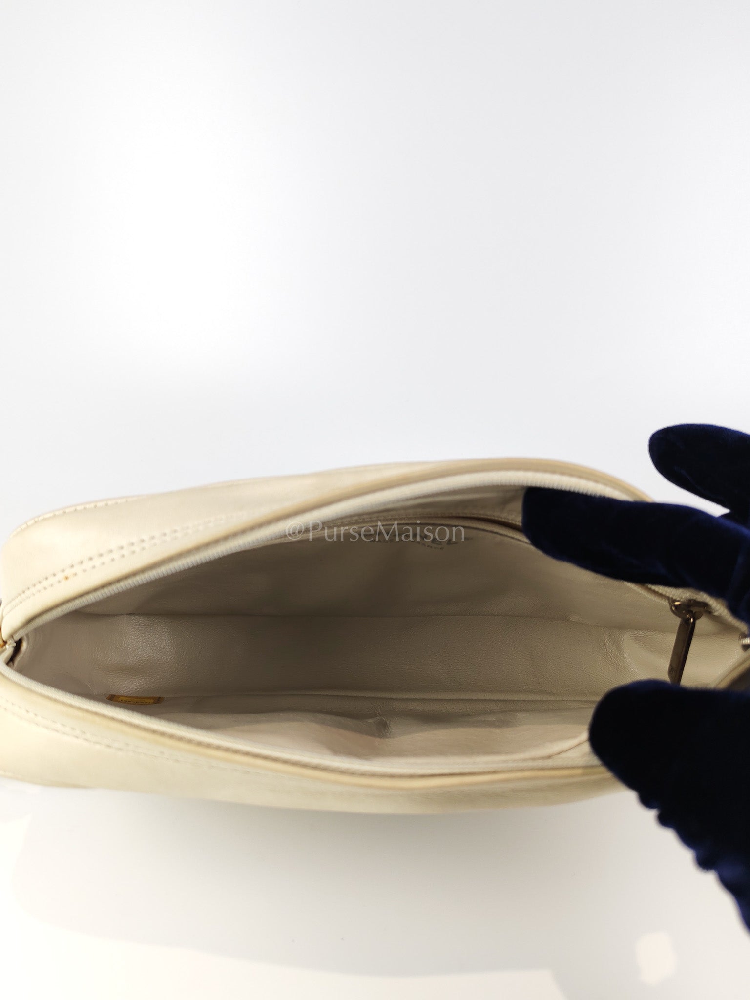 Vintage Camera Bag in Cream Lambskin Leather Silver hardware (Series 10) | Purse Maison Luxury Bags Shop