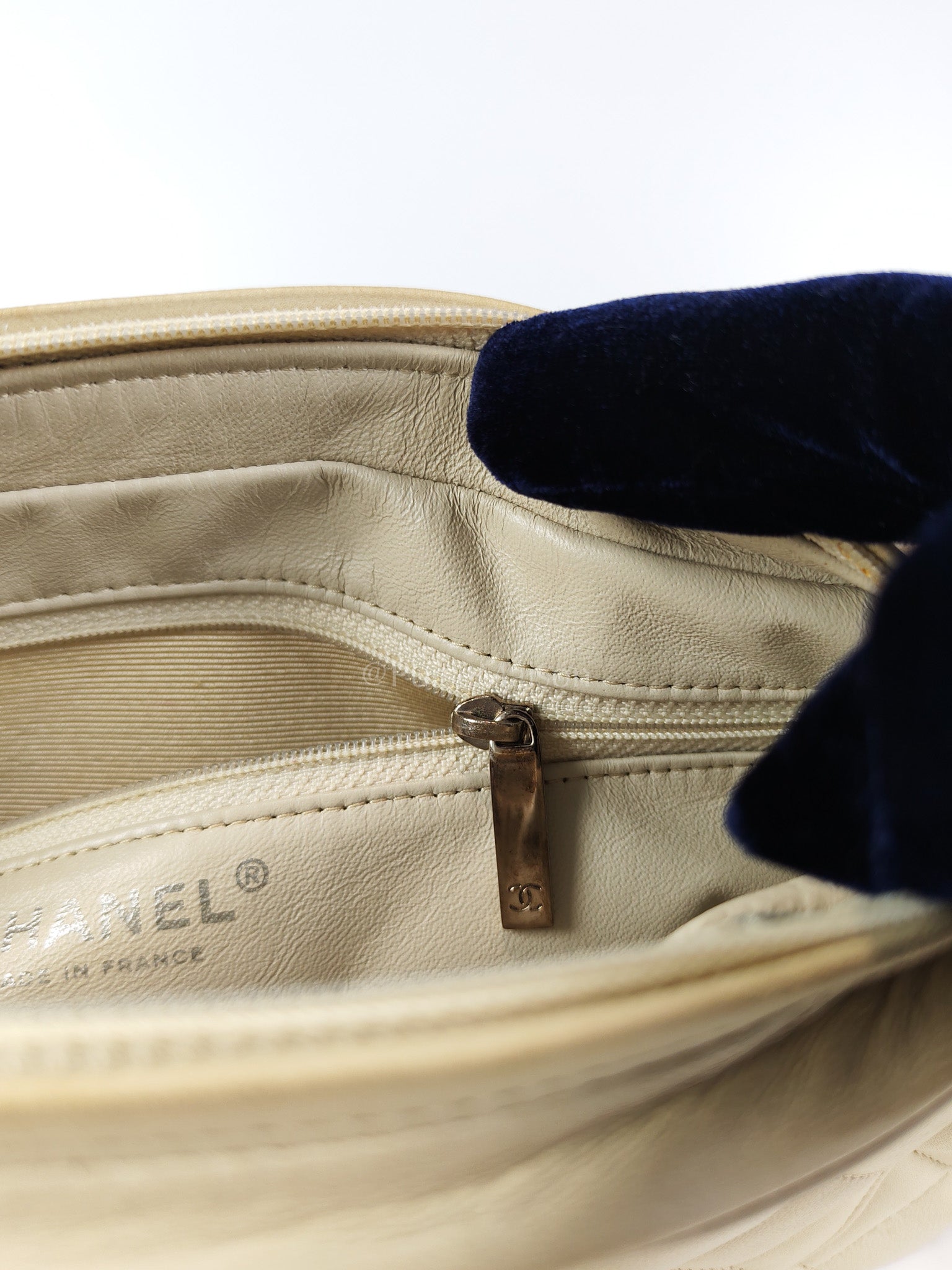 Vintage Camera Bag in Cream Lambskin Leather Silver hardware (Series 10) | Purse Maison Luxury Bags Shop