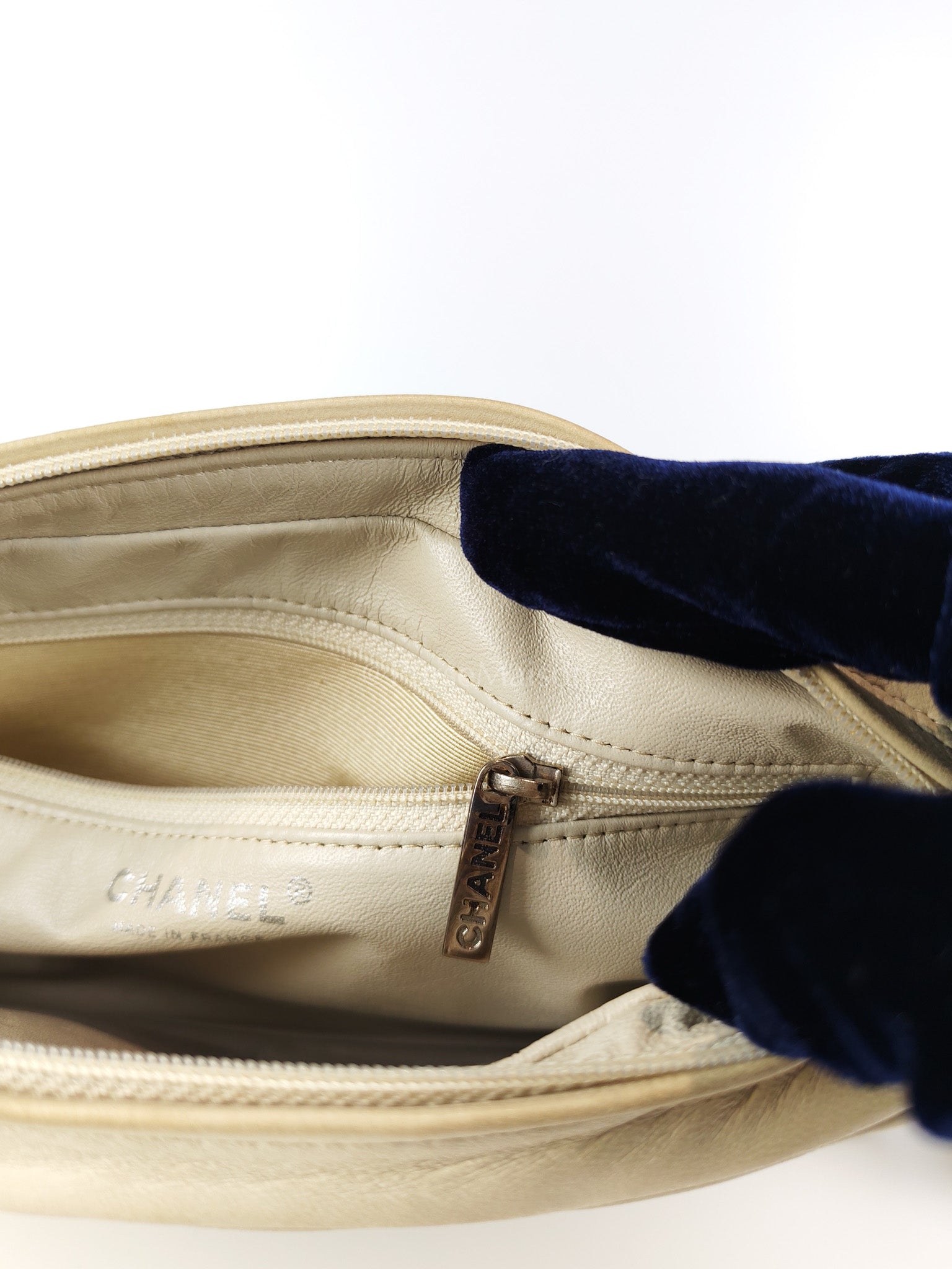 Vintage Camera Bag in Cream Lambskin Leather Silver hardware (Series 10) | Purse Maison Luxury Bags Shop