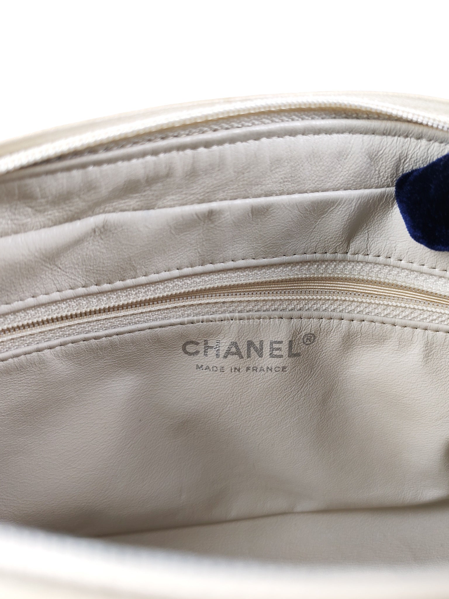 Vintage Camera Bag in Cream Lambskin Leather Silver hardware (Series 10) | Purse Maison Luxury Bags Shop