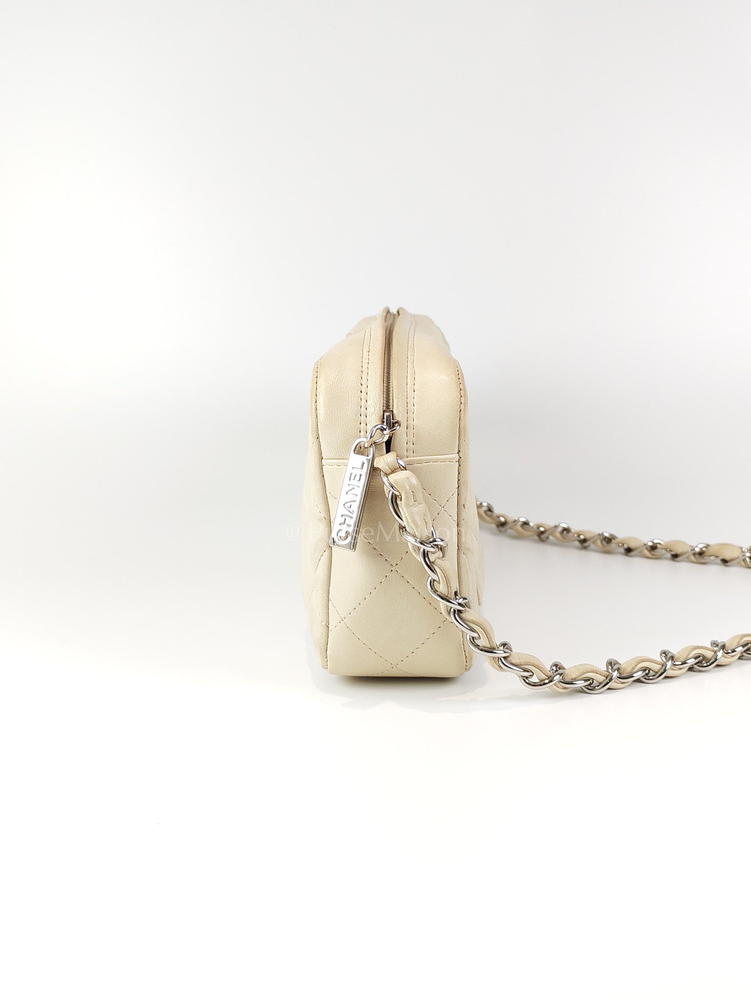 Vintage Camera Bag in Cream Lambskin Leather Silver hardware (Series 10) | Purse Maison Luxury Bags Shop