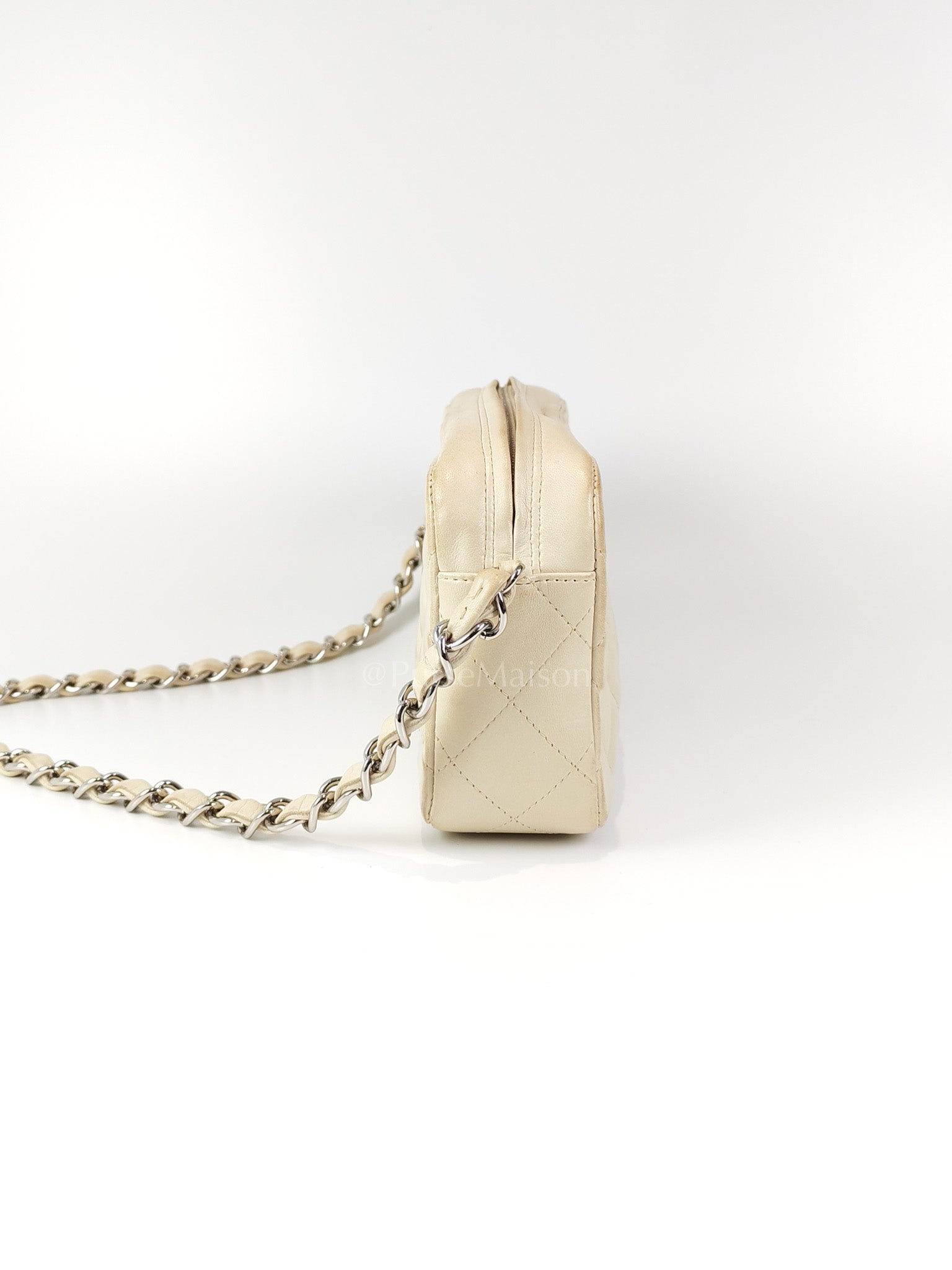 Vintage Camera Bag in Cream Lambskin Leather Silver hardware (Series 10) | Purse Maison Luxury Bags Shop