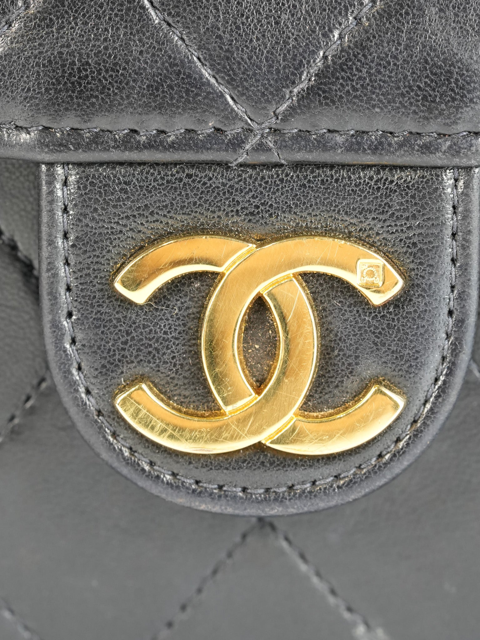 Vintage Flap Bag Medium Black Lambskin Leather and 24k Gold Hardware(Series 5) | Purse Maison Luxury Bags Shop