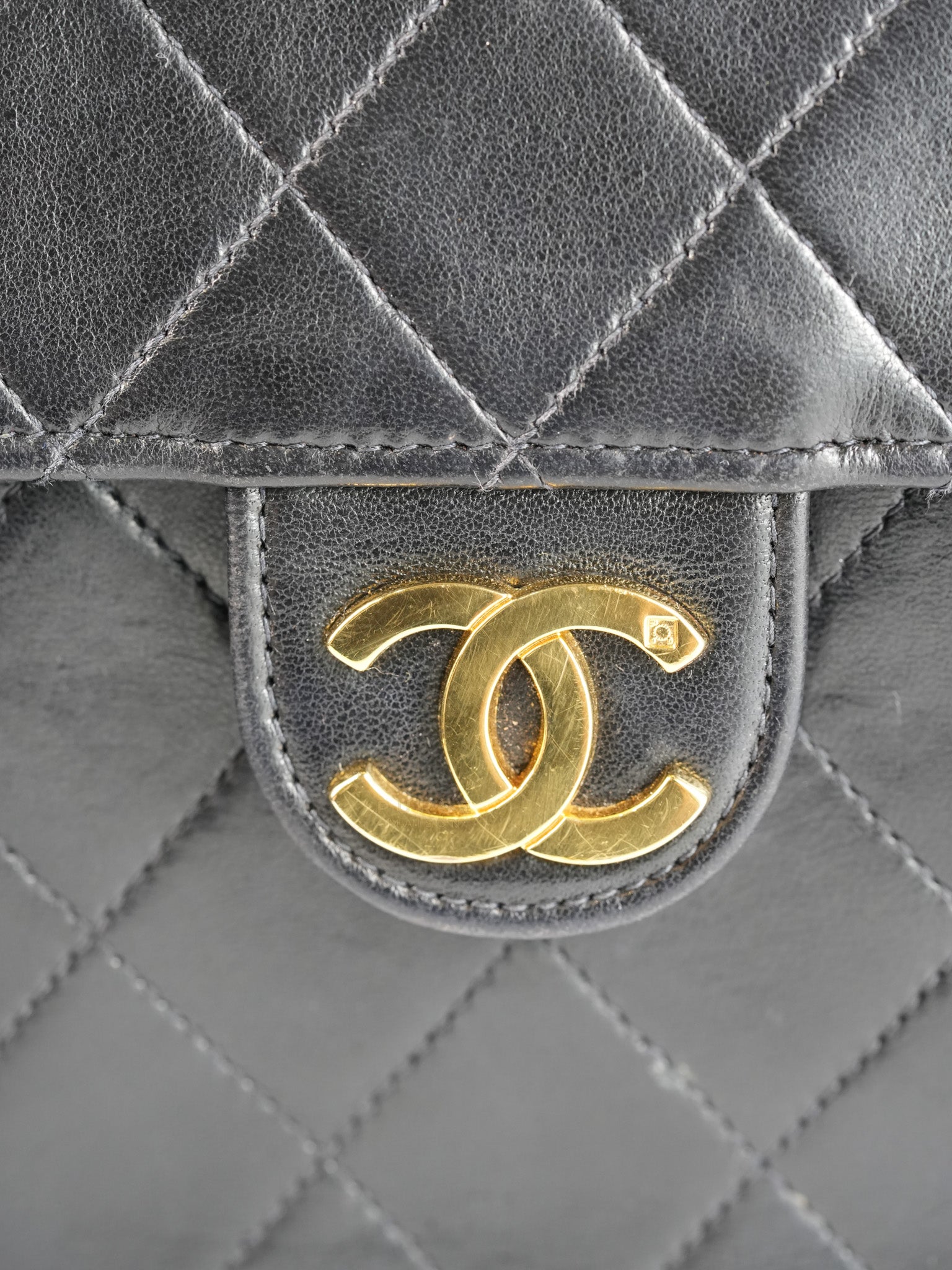 Vintage Flap Bag Medium Black Lambskin Leather and 24k Gold Hardware(Series 5) | Purse Maison Luxury Bags Shop