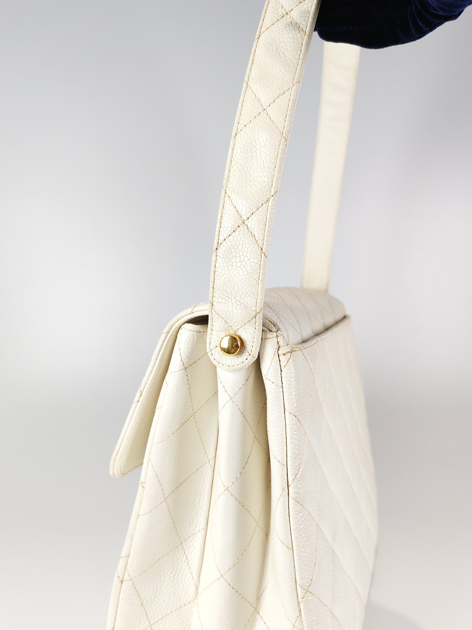 Vintage Kelly Flap in White Caviar Leather and Gold Hardware Shoulder Bag Series 4 | Purse Maison Luxury Bags Shop