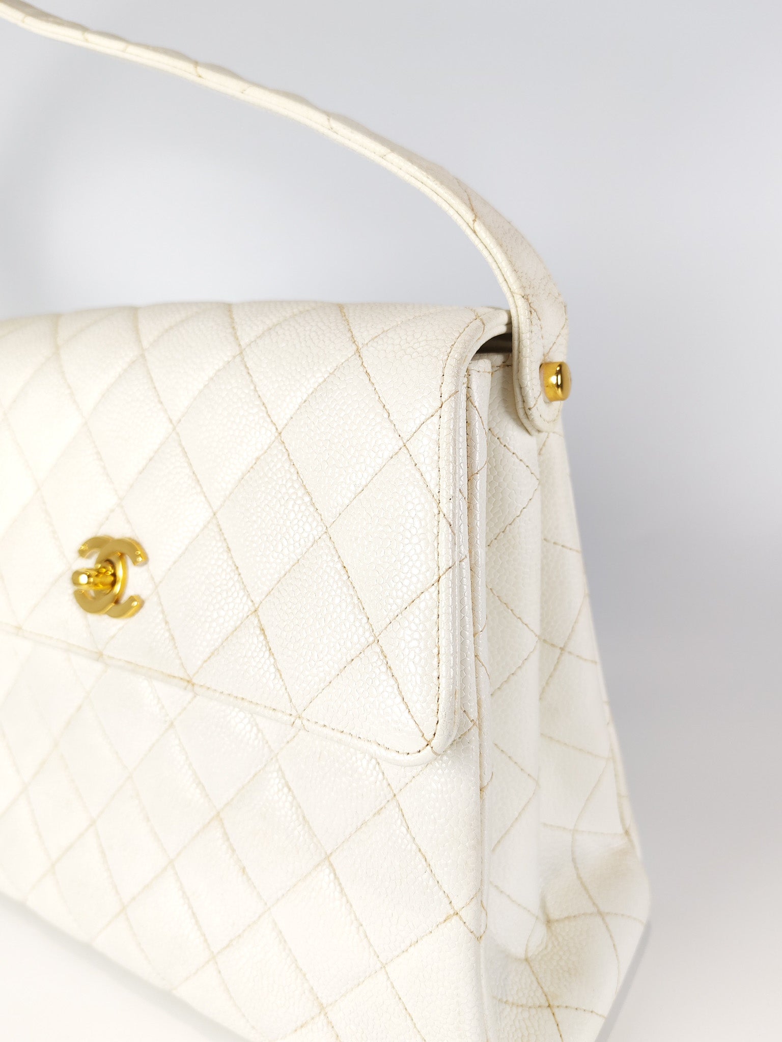 Vintage Kelly Flap in White Caviar Leather and Gold Hardware Shoulder Bag Series 4 | Purse Maison Luxury Bags Shop