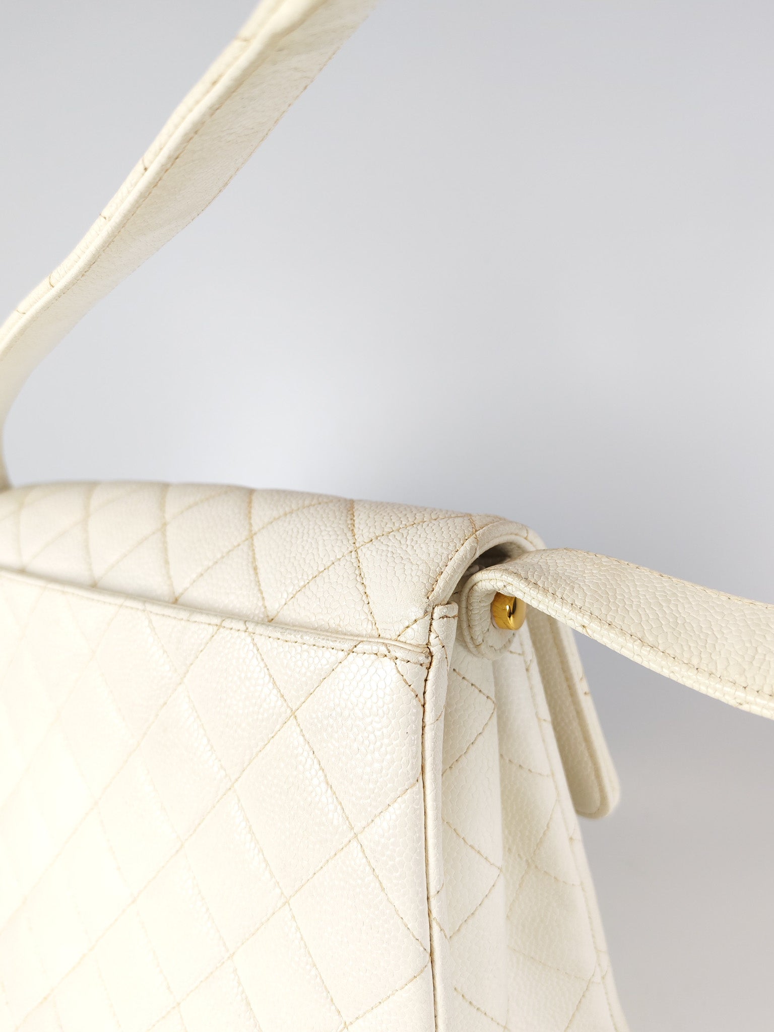 Vintage Kelly Flap in White Caviar Leather and Gold Hardware Shoulder Bag Series 4 | Purse Maison Luxury Bags Shop