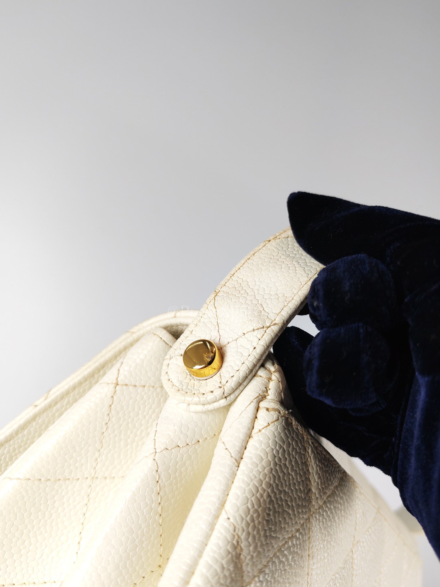 Vintage Kelly Flap in White Caviar Leather and Gold Hardware Shoulder Bag Series 4 | Purse Maison Luxury Bags Shop
