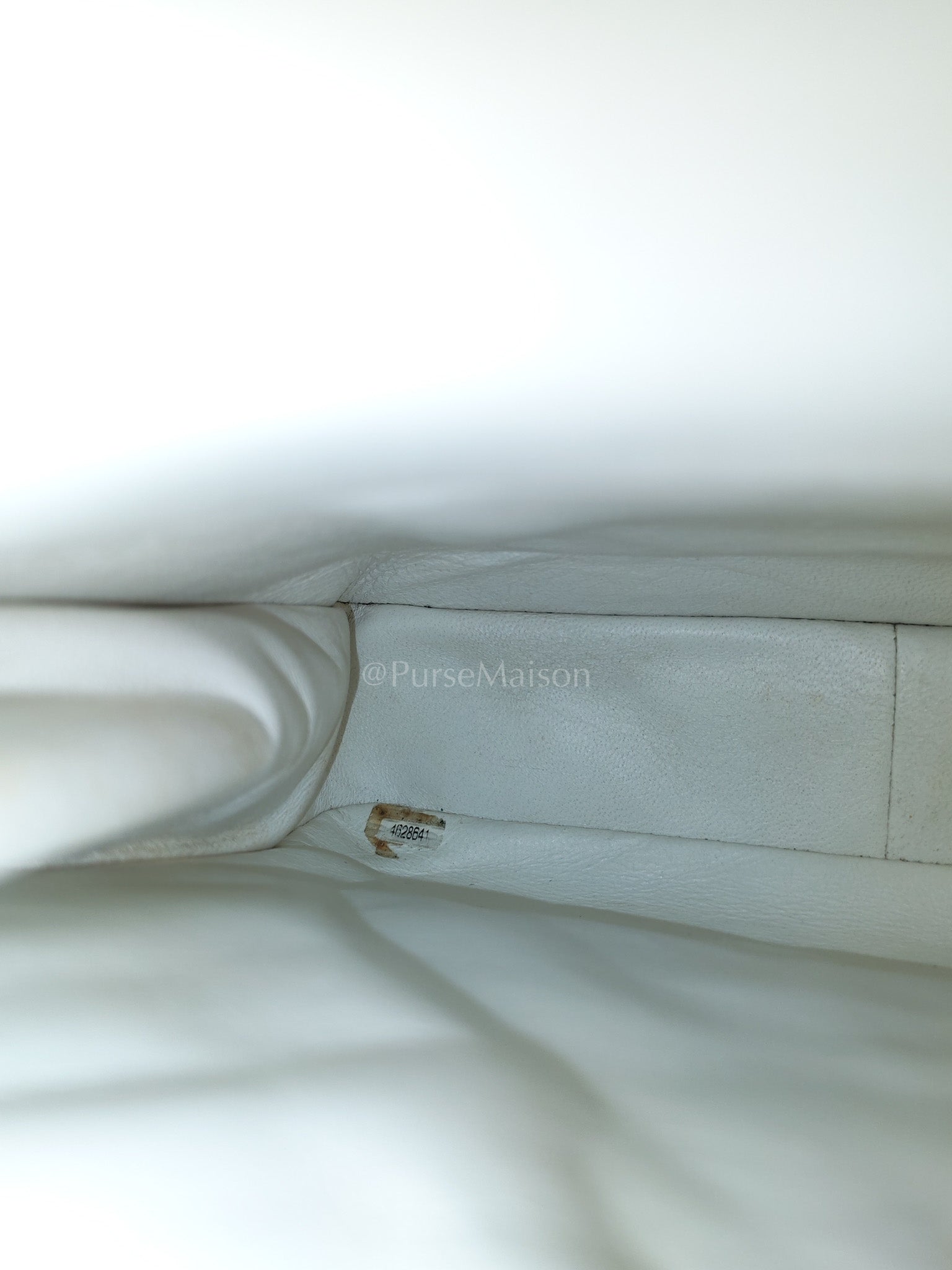 Vintage Kelly Flap in White Caviar Leather and Gold Hardware Shoulder Bag Series 4 | Purse Maison Luxury Bags Shop