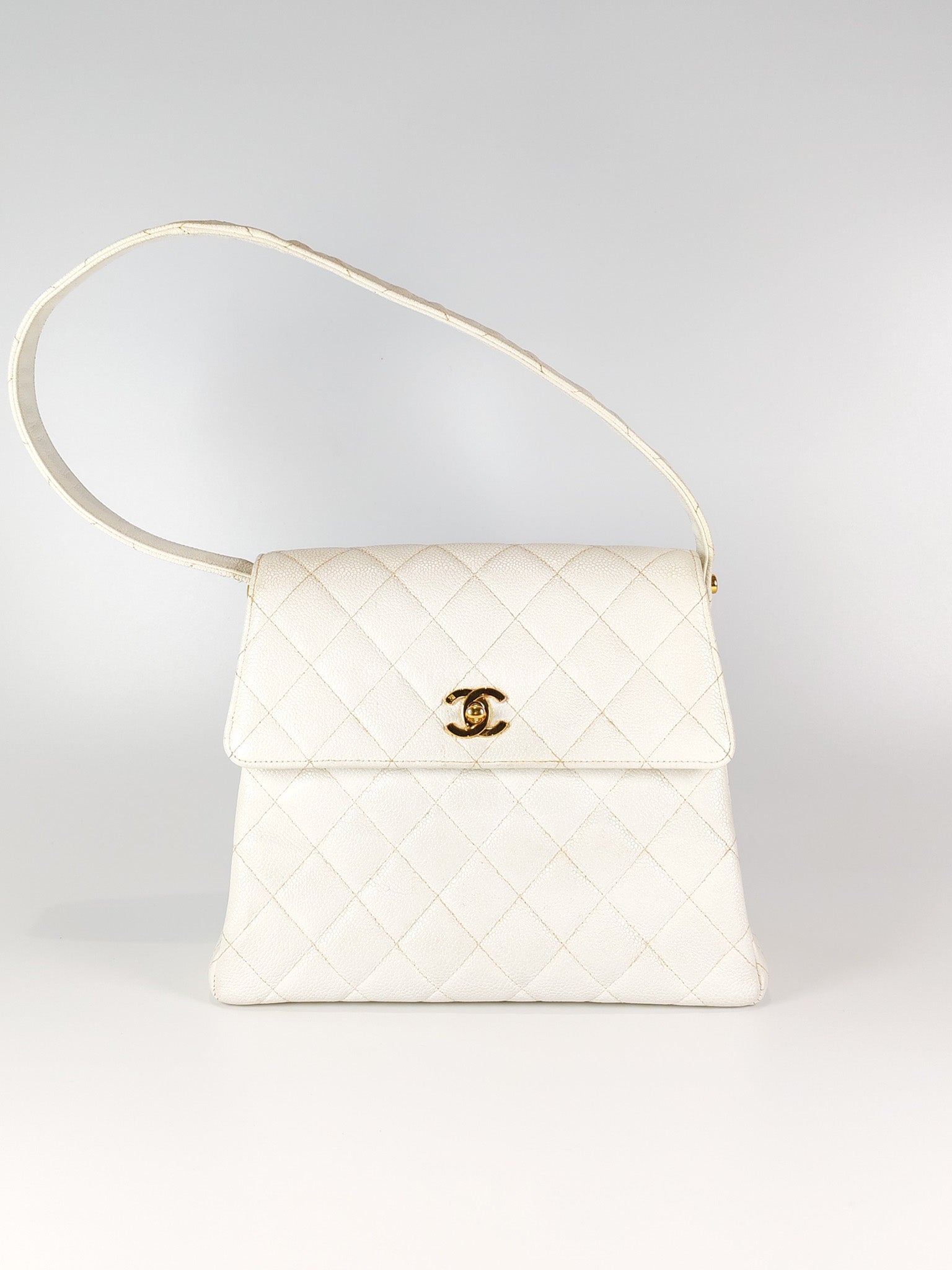Vintage Kelly Flap in White Caviar Leather and Gold Hardware Shoulder Bag Series 4 | Purse Maison Luxury Bags Shop