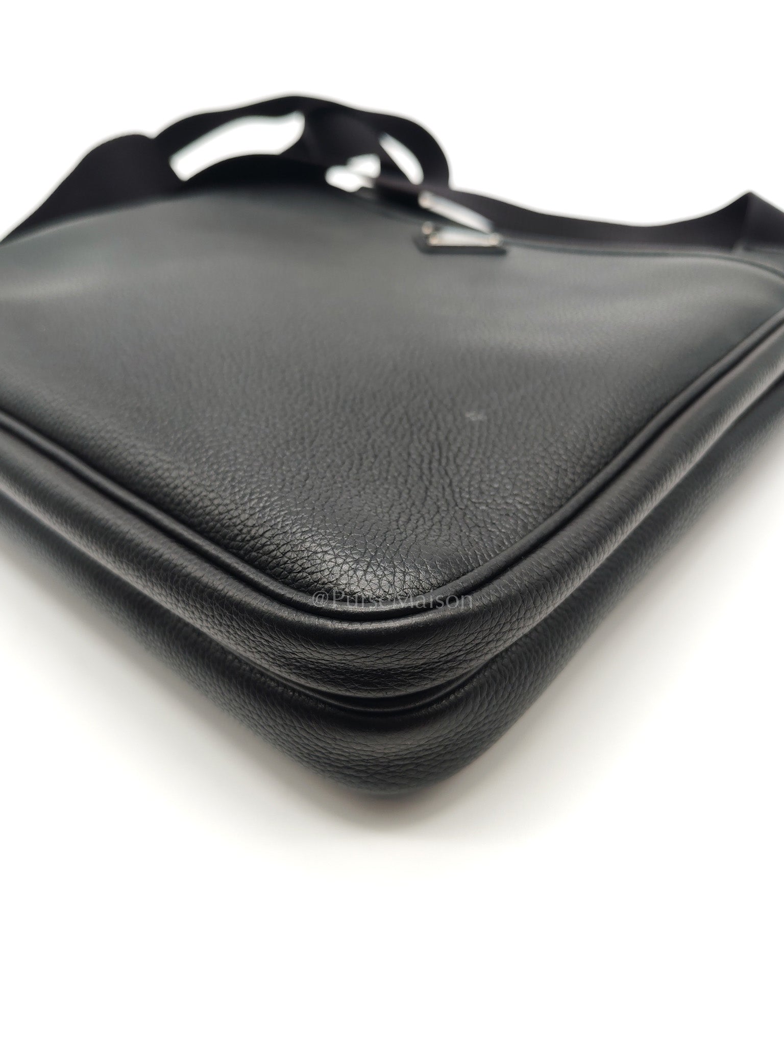 Vitello City Shoulder Bag in Calfskin Leather & Silver Hardware | Purse Maison Luxury Bags Shop