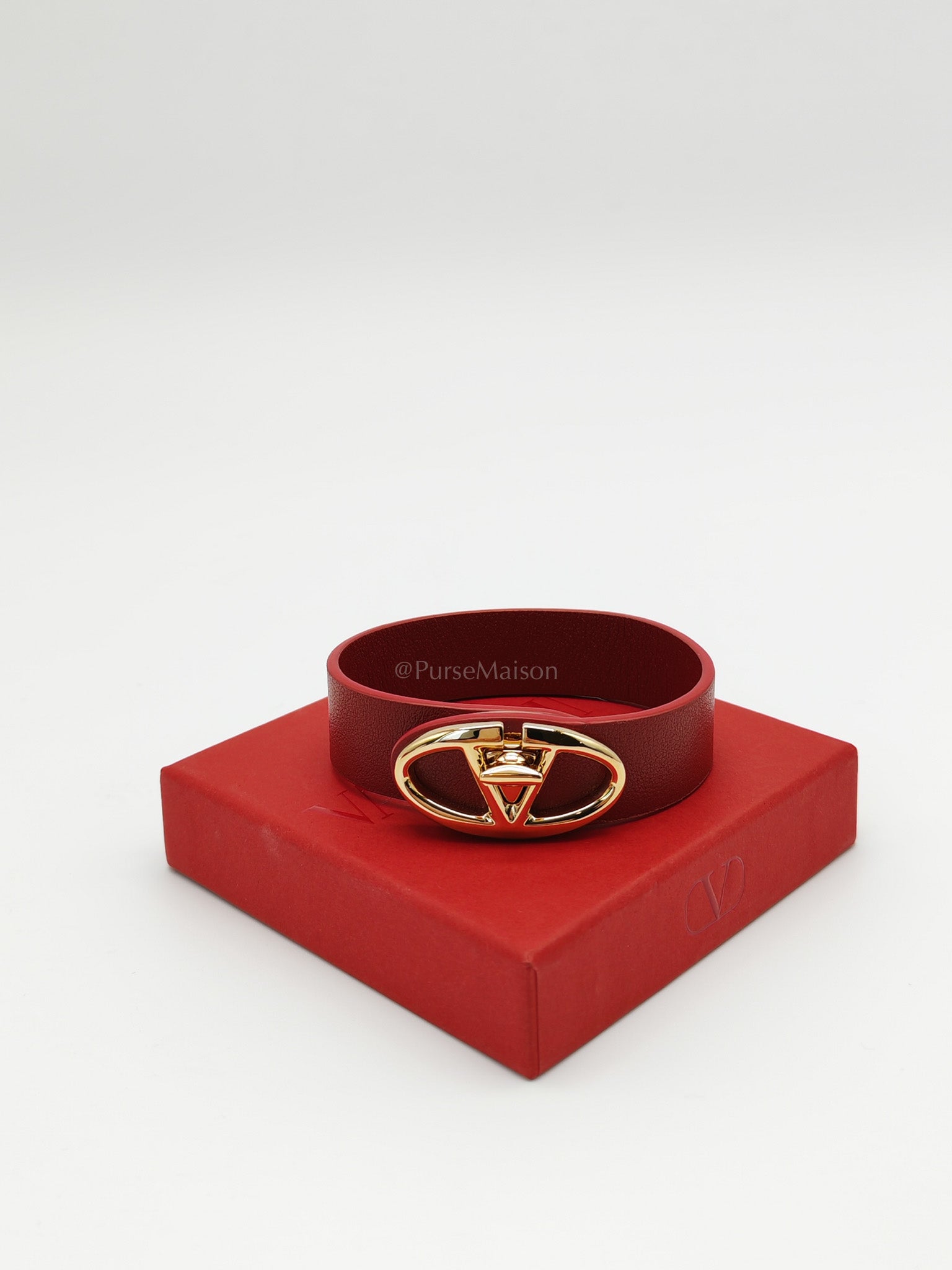 VLogo Red Calfskin Leather Buckle Bracelet | Purse Maison Luxury Bags Shop