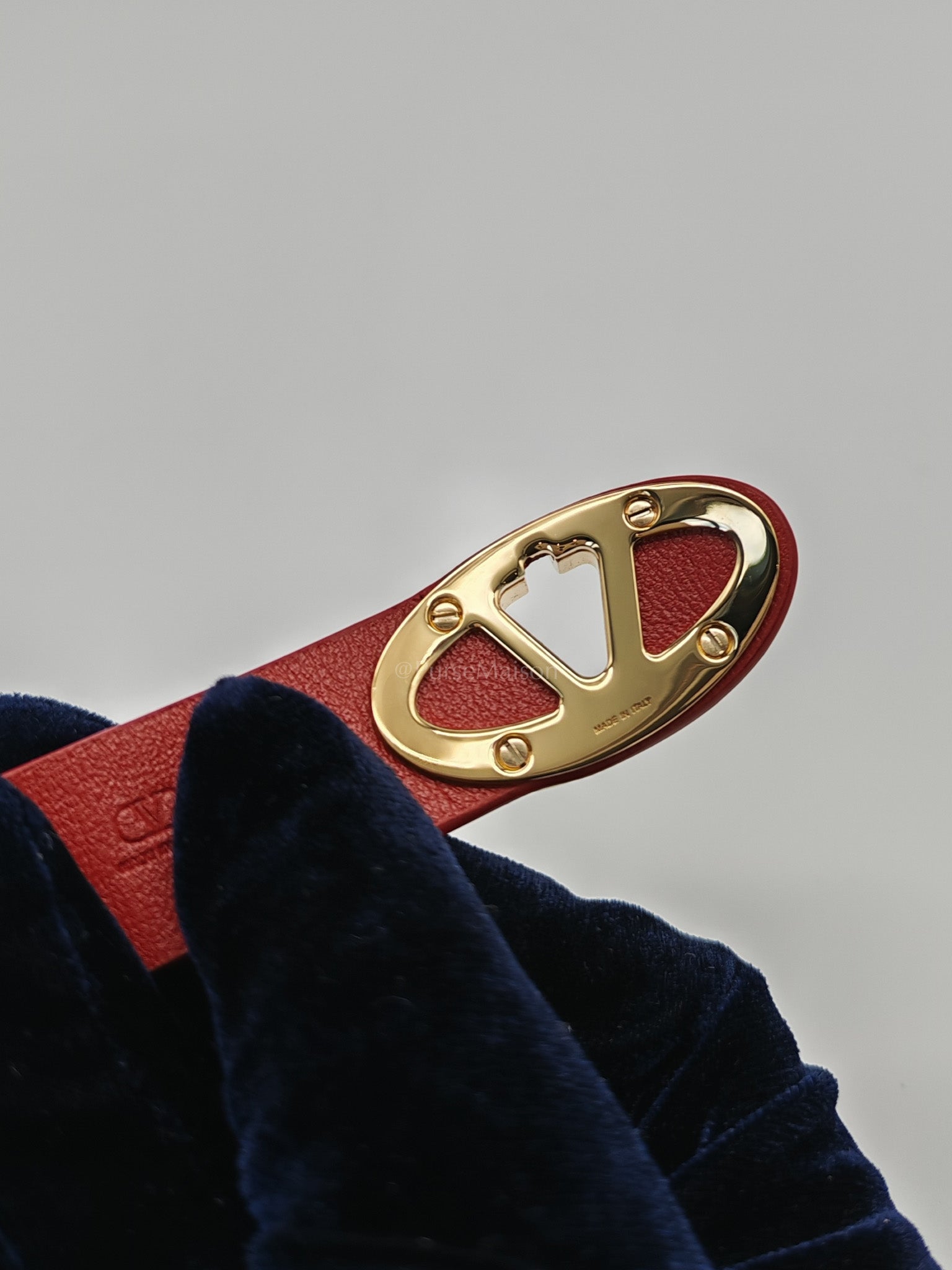 VLogo Red Calfskin Leather Buckle Bracelet | Purse Maison Luxury Bags Shop