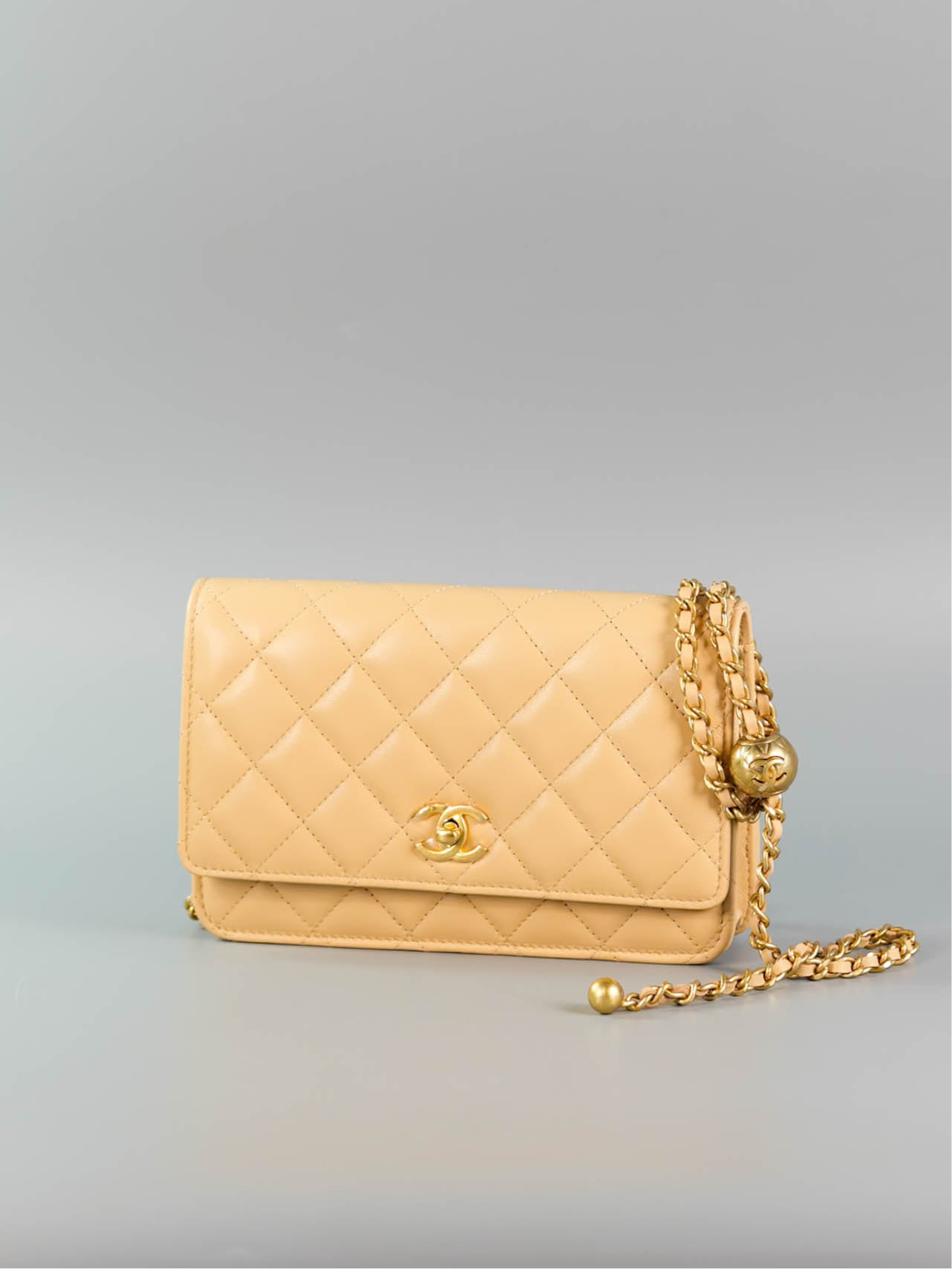 Wallet on Chain 22C Beige Pearl Crush in Lambskin Aged Gold Hardware (Microchip) | Purse Maison Luxury Bags Shop