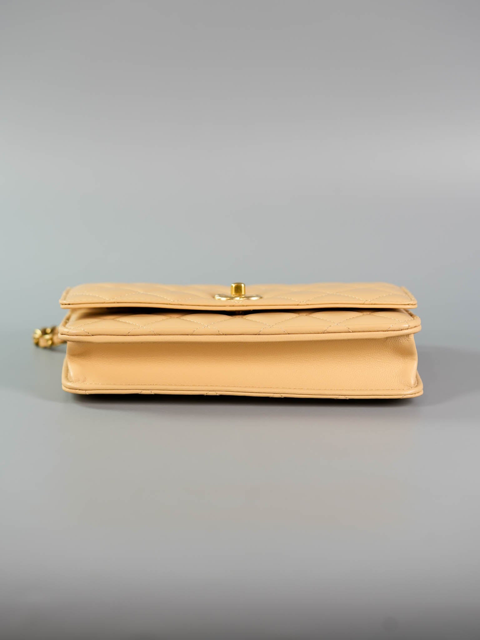 Wallet on Chain 22C Beige Pearl Crush in Lambskin Aged Gold Hardware (Microchip) | Purse Maison Luxury Bags Shop