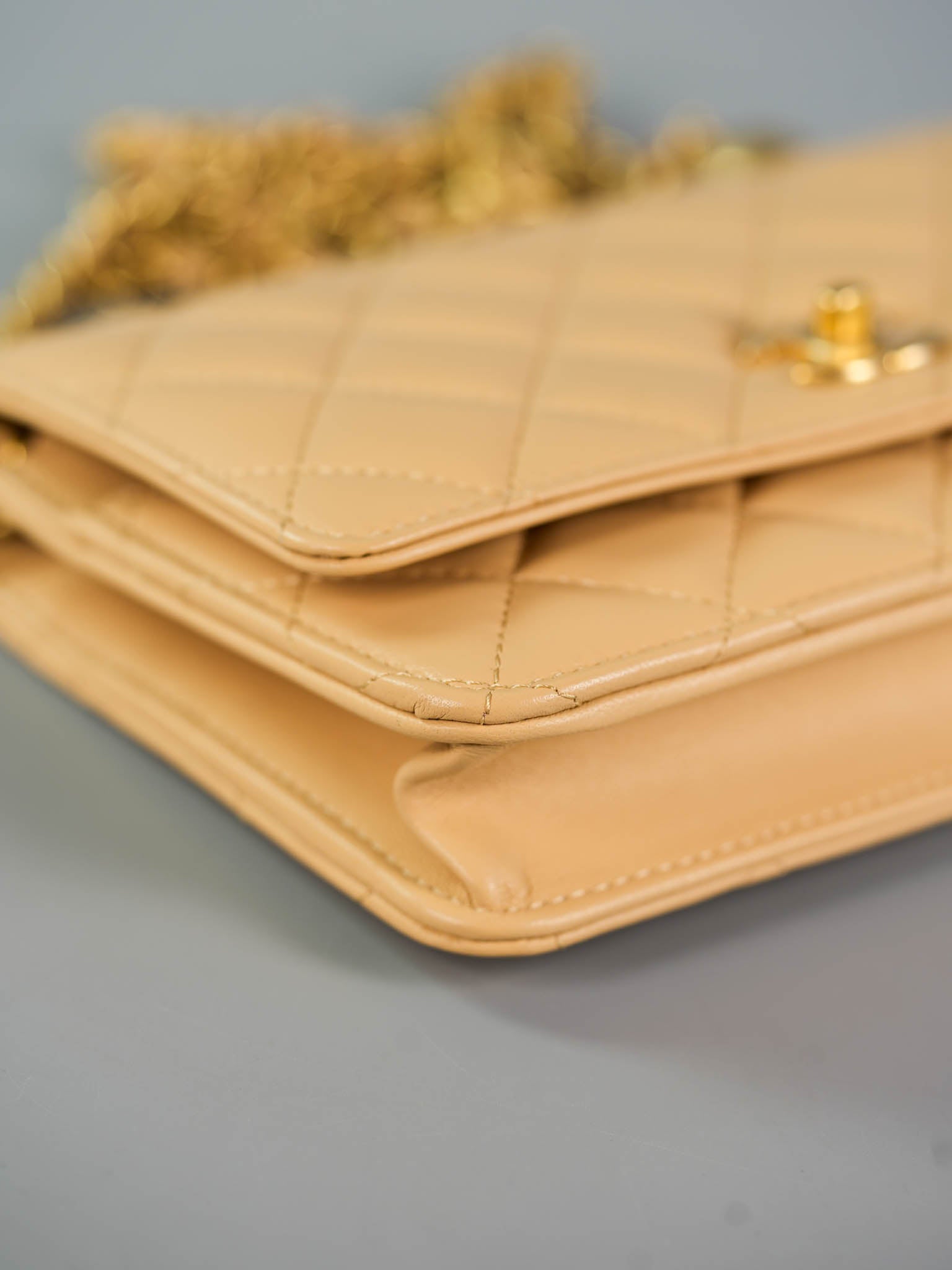 Wallet on Chain 22C Beige Pearl Crush in Lambskin Aged Gold Hardware (Microchip) | Purse Maison Luxury Bags Shop