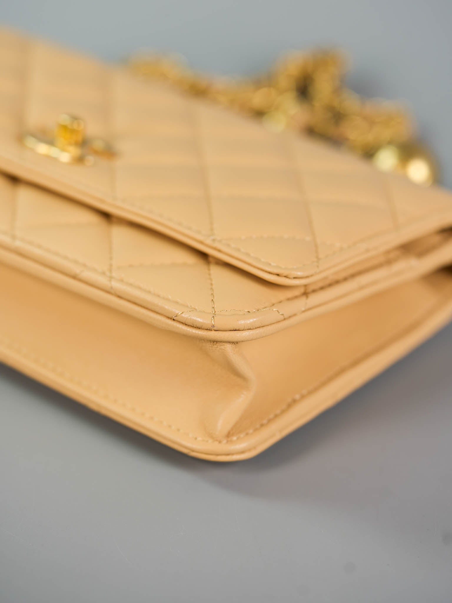 Wallet on Chain 22C Beige Pearl Crush in Lambskin Aged Gold Hardware (Microchip) | Purse Maison Luxury Bags Shop