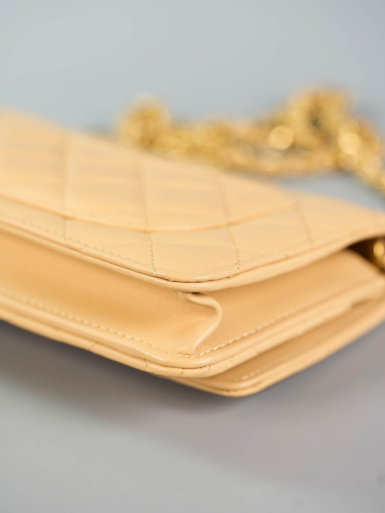 Wallet on Chain 22C Beige Pearl Crush in Lambskin Aged Gold Hardware (Microchip) | Purse Maison Luxury Bags Shop