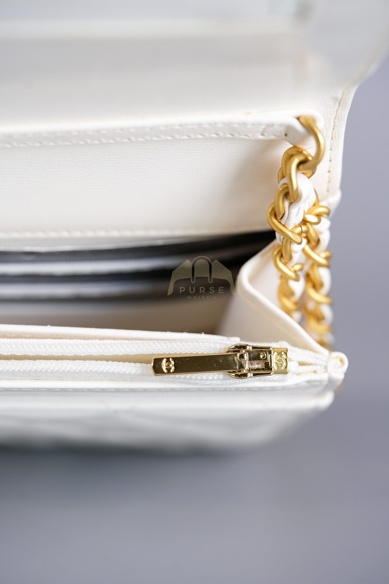 Wallet On Chain (WOC) Double Chain in White Lambskin Leather and Aged Gold Hardware (Microchip) | Purse Maison Luxury Bags Shop