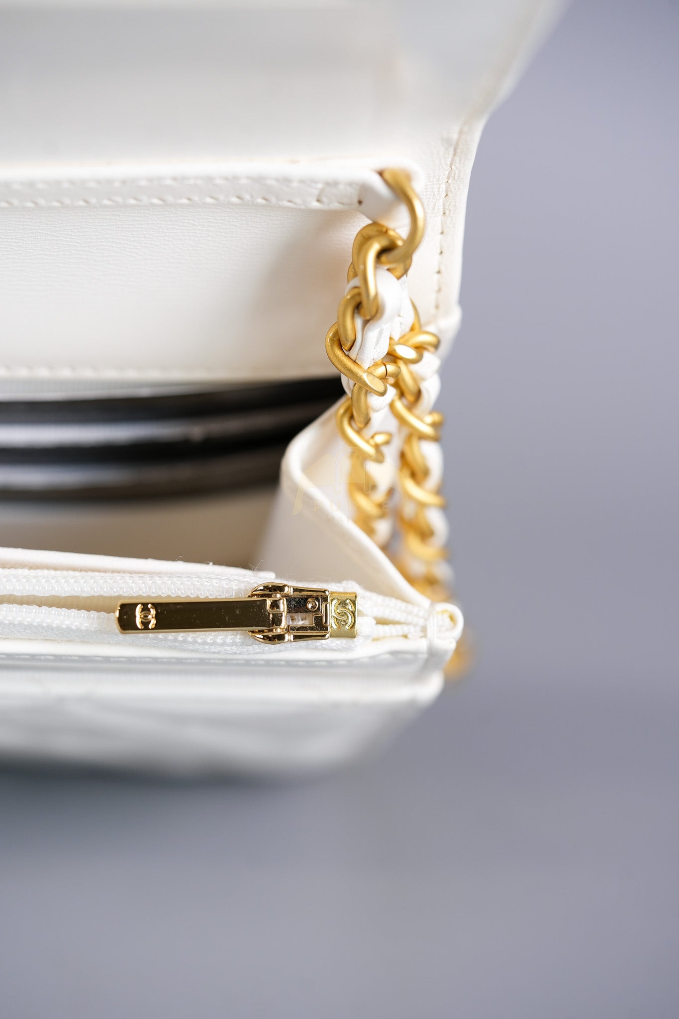 Wallet On Chain (WOC) Double Chain in White Lambskin Leather and Aged Gold Hardware (Microchip) | Purse Maison Luxury Bags Shop