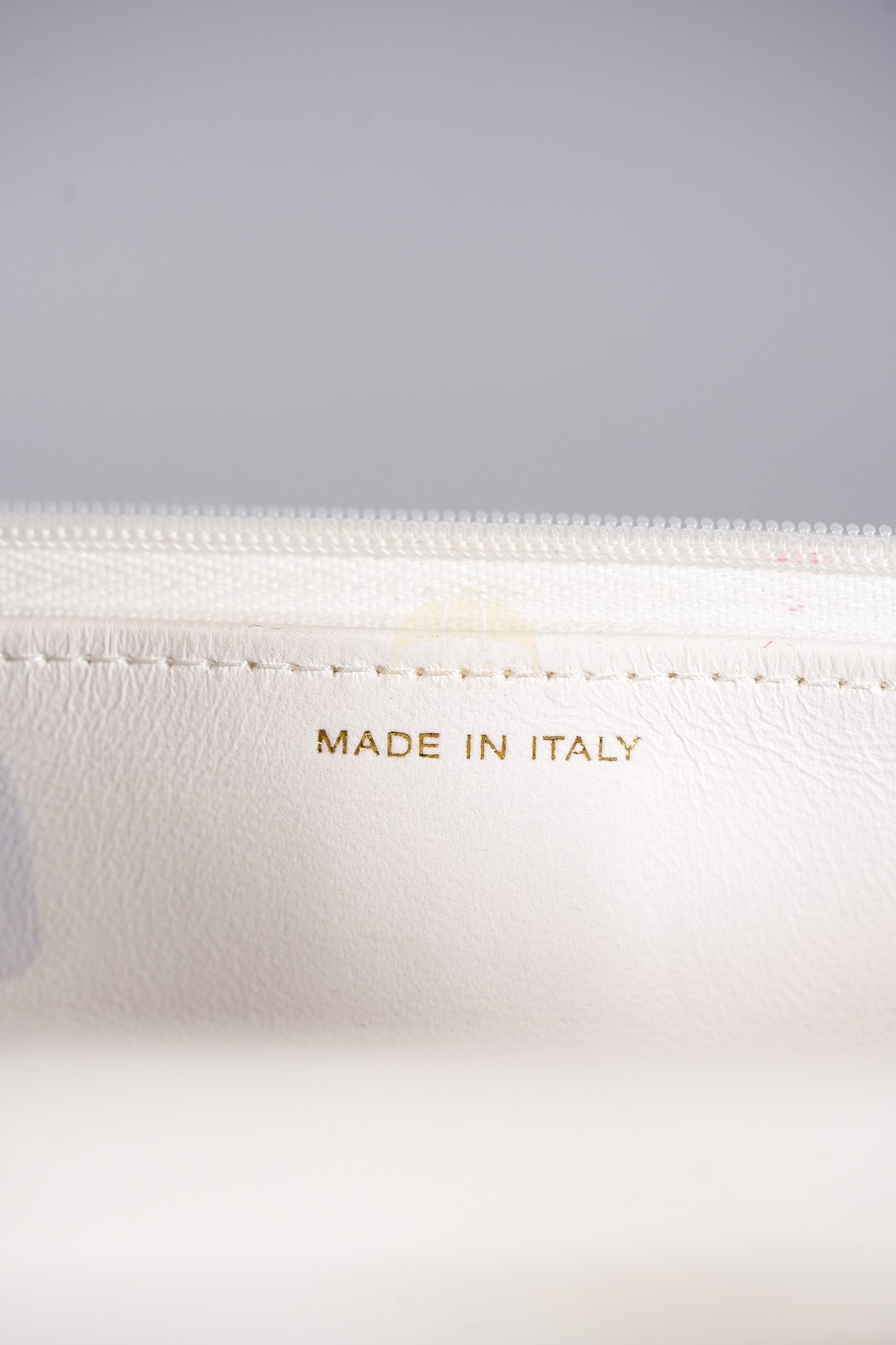 Wallet On Chain (WOC) Double Chain in White Lambskin Leather and Aged Gold Hardware (Microchip) | Purse Maison Luxury Bags Shop