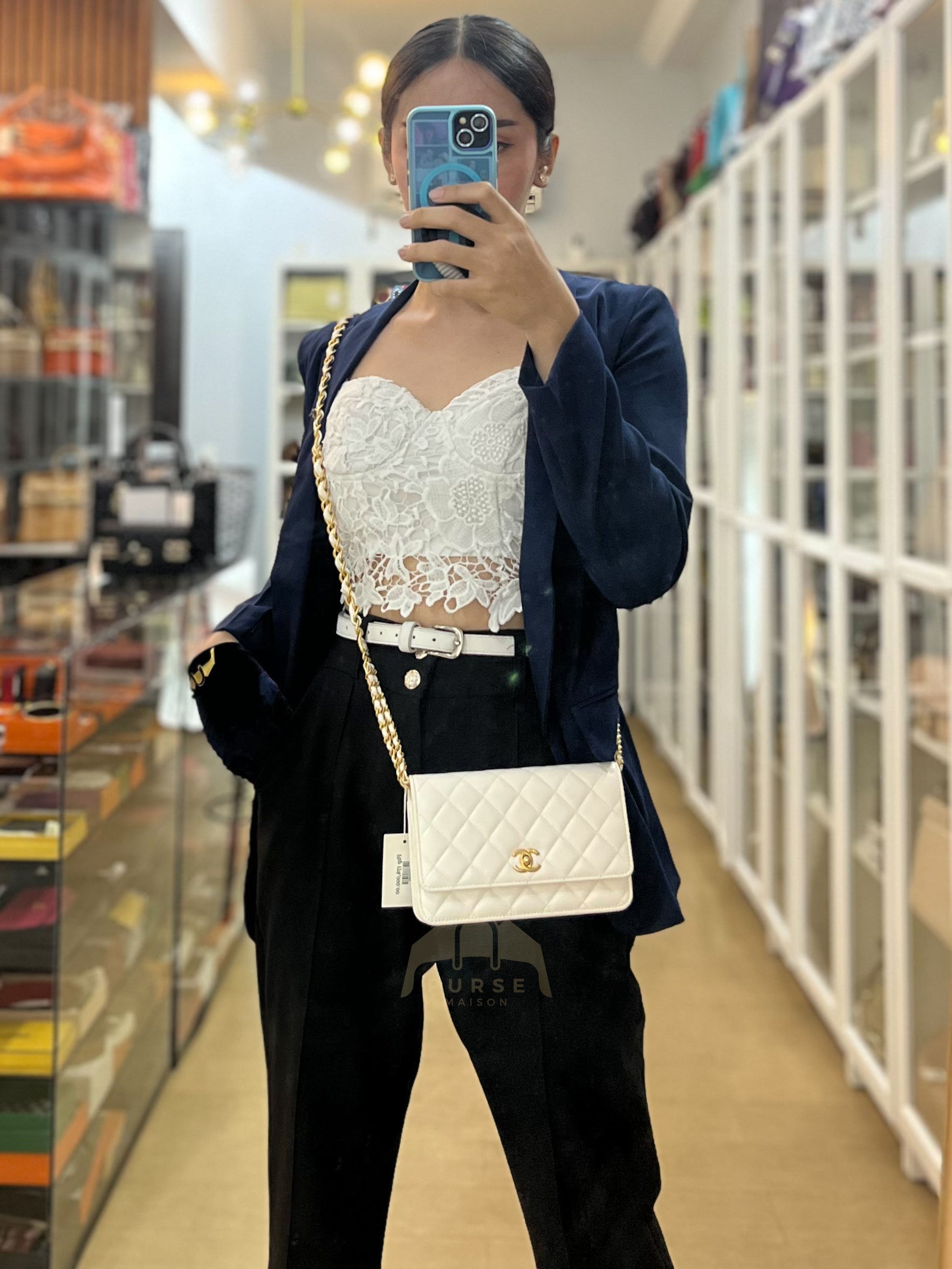 Wallet On Chain (WOC) Double Chain in White Lambskin Leather and Aged Gold Hardware (Microchip) | Purse Maison Luxury Bags Shop