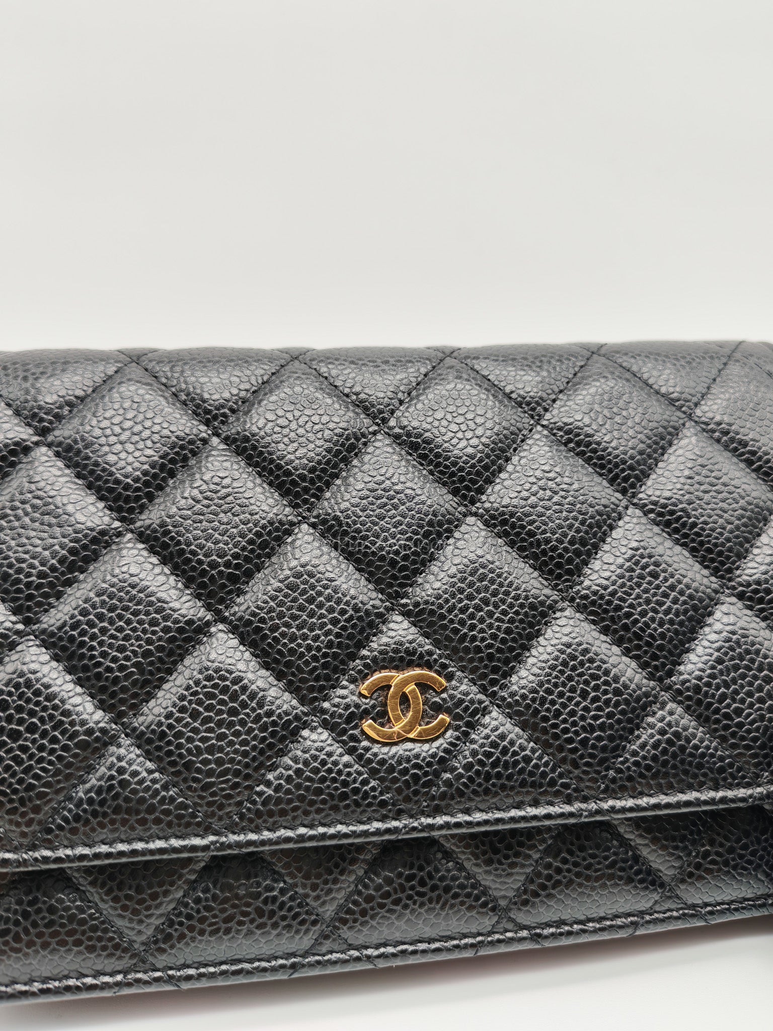 Wallet On Chain (WOC) in Black Caviar Leather and Gold Hardware (Microchip) | Purse Maison Luxury Bags Shop
