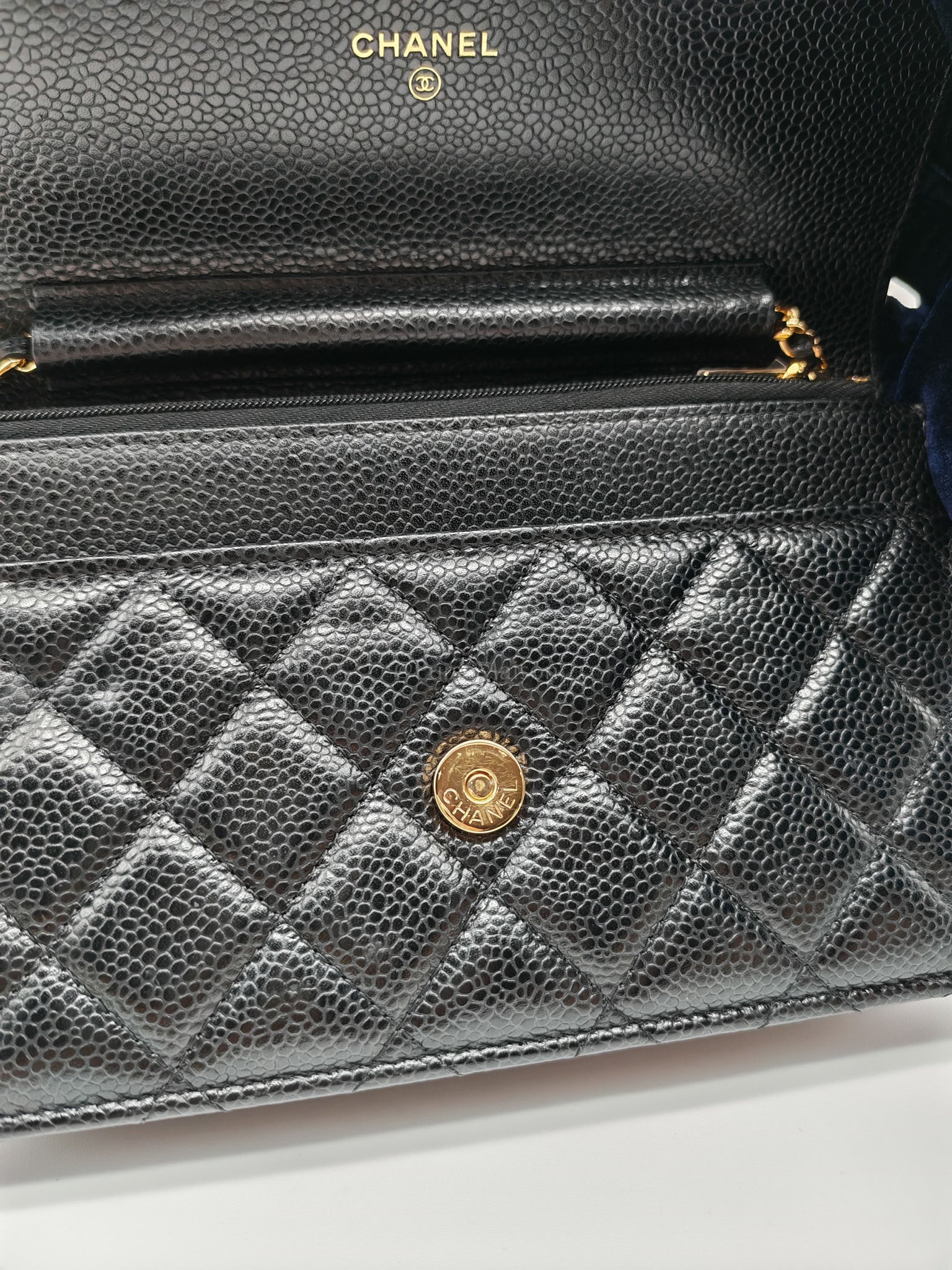 Wallet On Chain (WOC) in Black Caviar Leather and Gold Hardware (Microchip) | Purse Maison Luxury Bags Shop