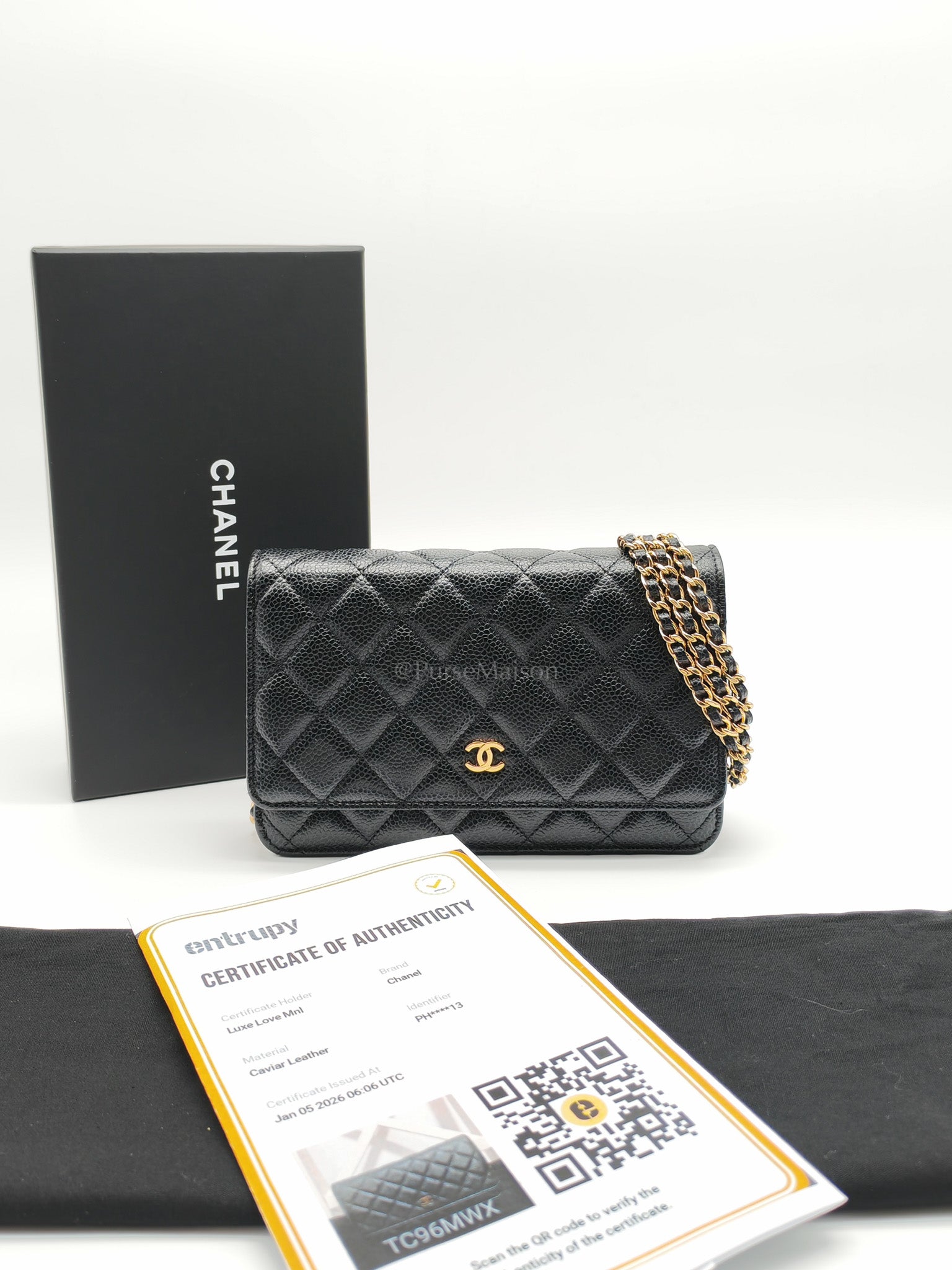 Wallet On Chain (WOC) in Black Caviar Leather and Gold Hardware (Microchip) | Purse Maison Luxury Bags Shop