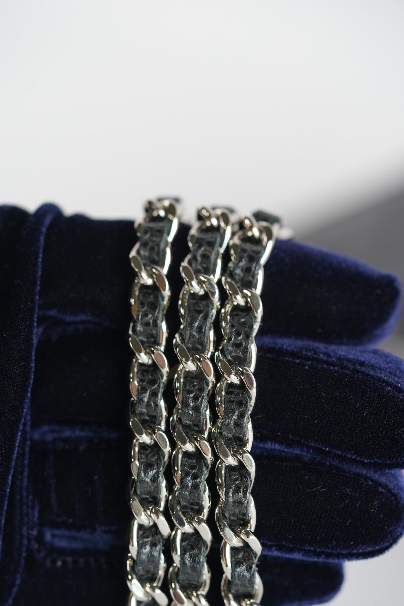 Wallet On Chain (WOC) in Quilted Caviar Leather and Silver Hardware (Microchip) | Purse Maison Luxury Bags Shop