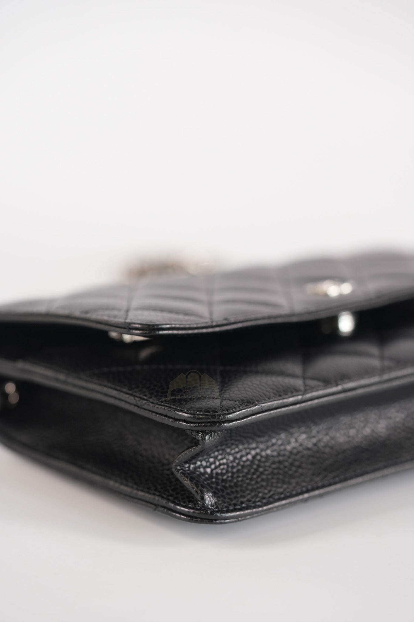 Wallet On Chain (WOC) in Quilted Caviar Leather and Silver Hardware (Microchip) | Purse Maison Luxury Bags Shop