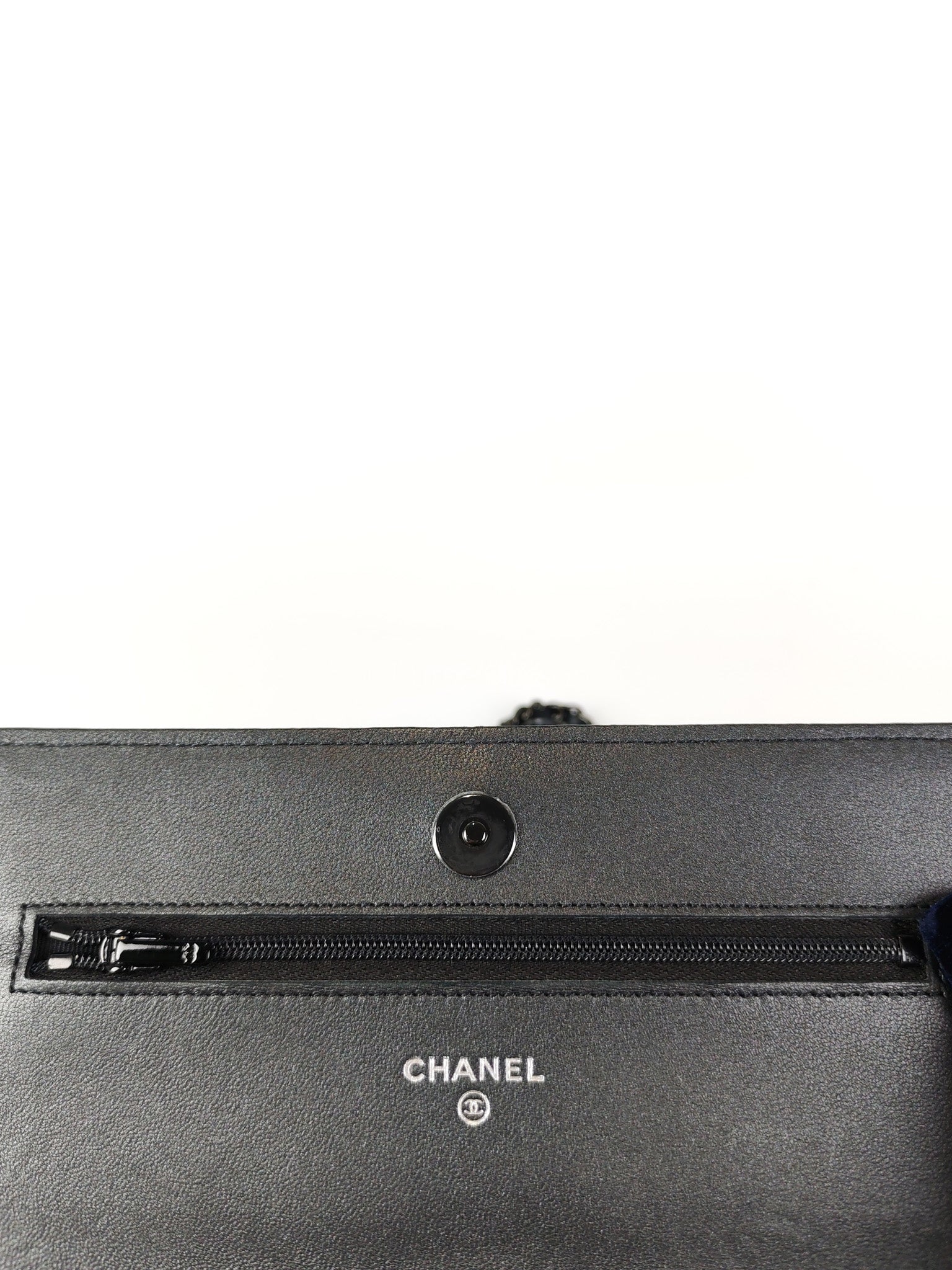 Wallet On Chain (WOC) So Black in Iridescent Lambskin Leather (Microchip) | Purse Maison Luxury Bags Shop