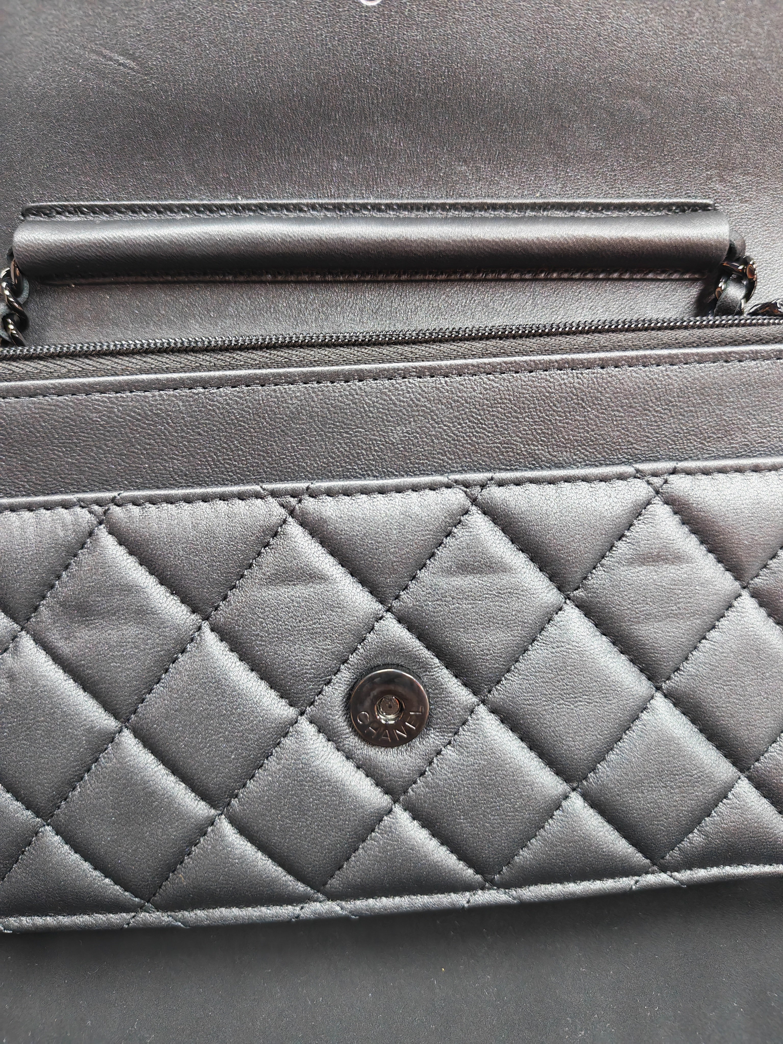 Wallet On Chain (WOC) So Black in Iridescent Lambskin Leather (Microchip) | Purse Maison Luxury Bags Shop