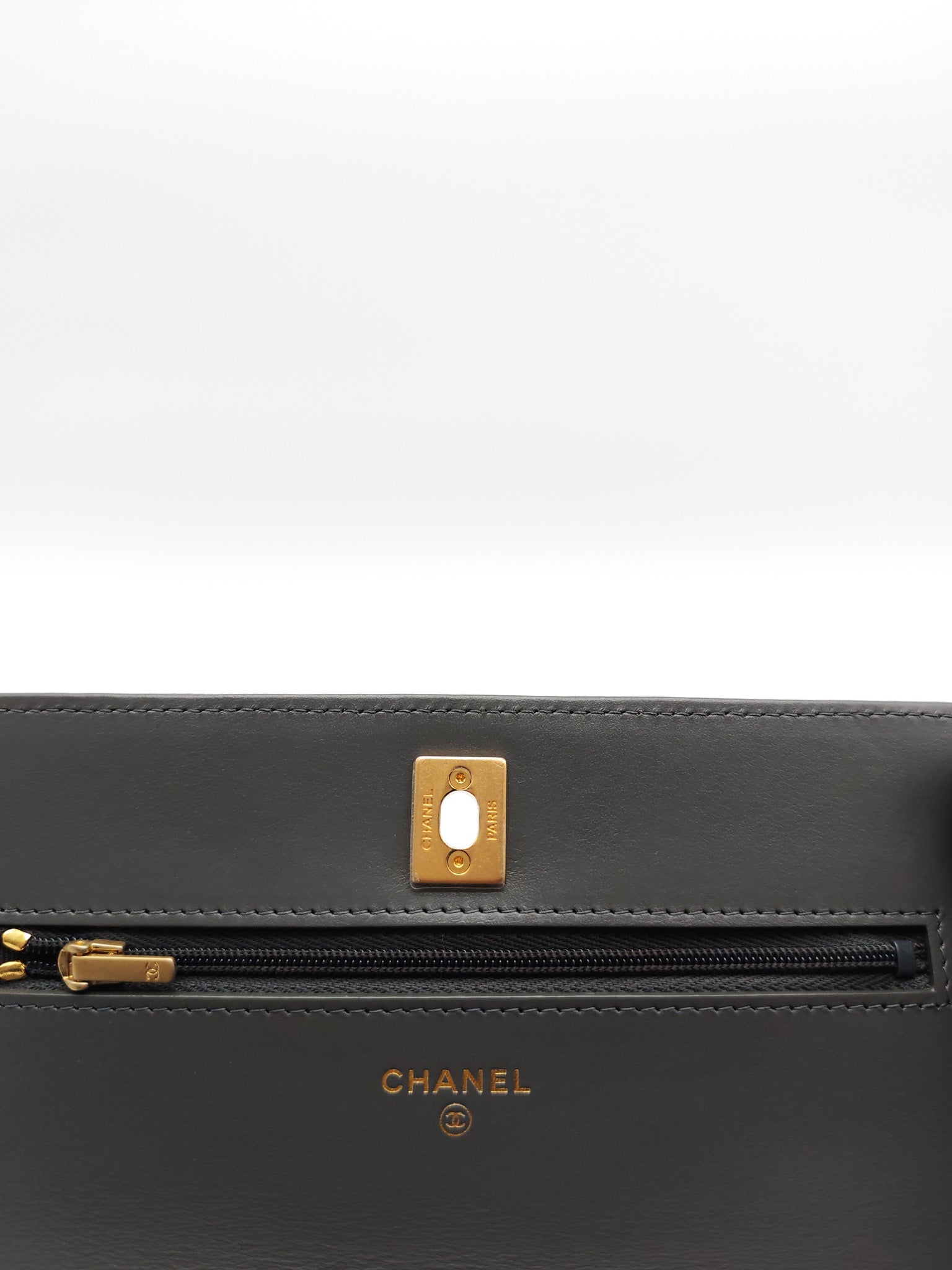 Wallet on Chain (WOC) Top Handle in Gray Quilted Caviar Leather and Aged Gold Hardware (Microchip) | Purse Maison Luxury Bags Shop