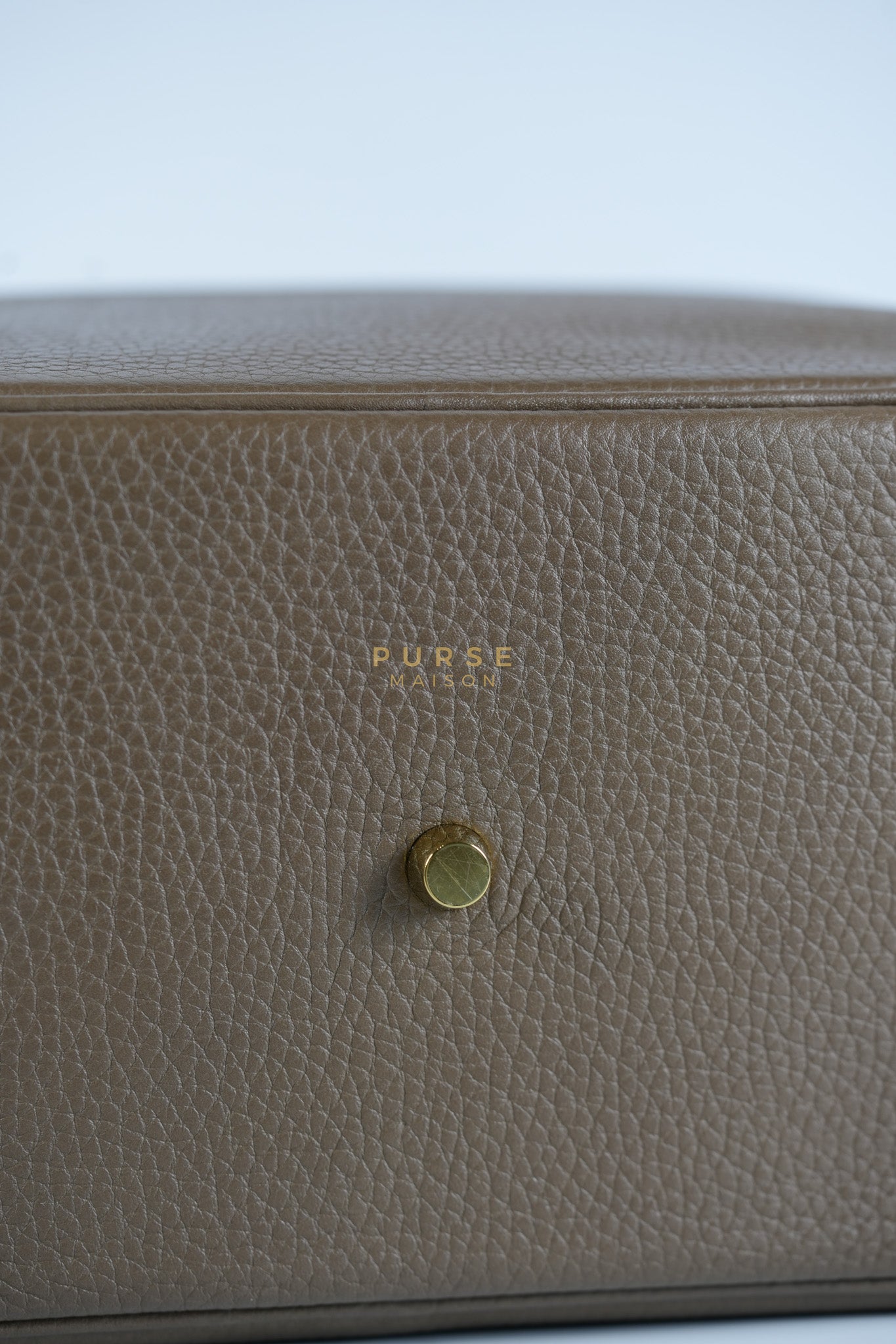 Lindy 26 Etoupe in Togo Leather and Gold Hardware Stamp Y (2020)
