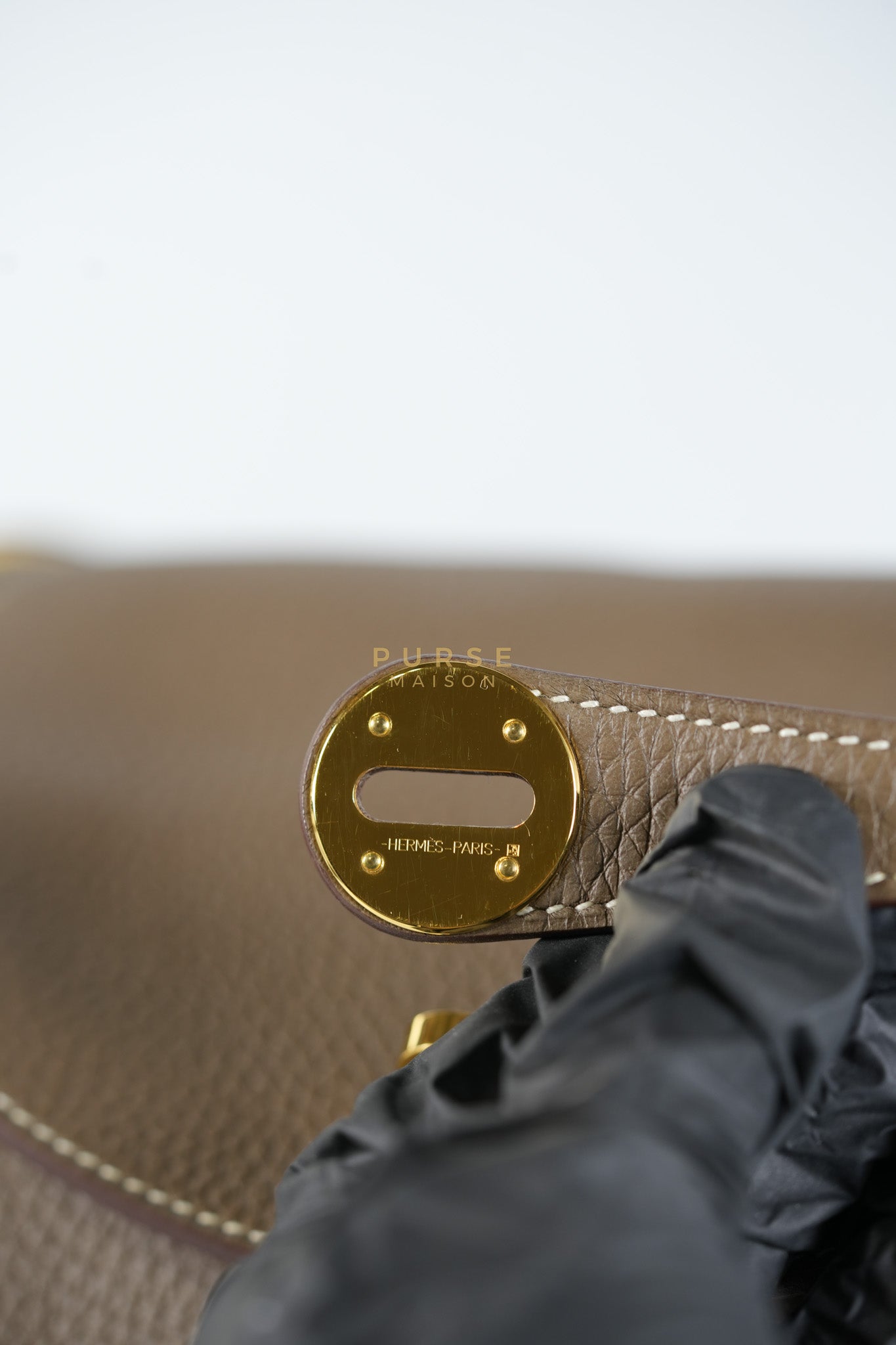 Lindy 26 Etoupe in Togo Leather and Gold Hardware Stamp Y (2020)