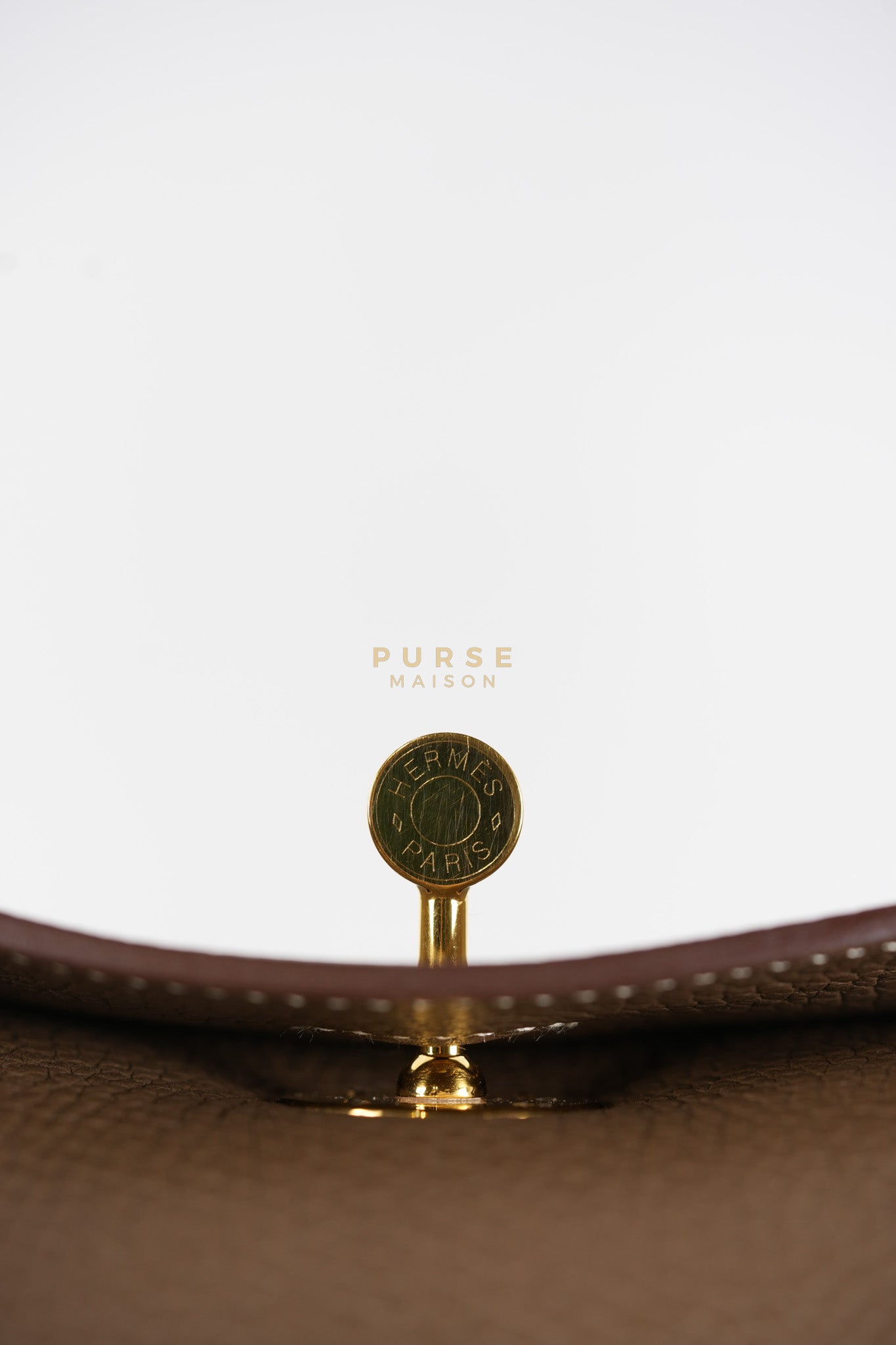 Lindy 26 Etoupe in Togo Leather and Gold Hardware Stamp Y (2020)