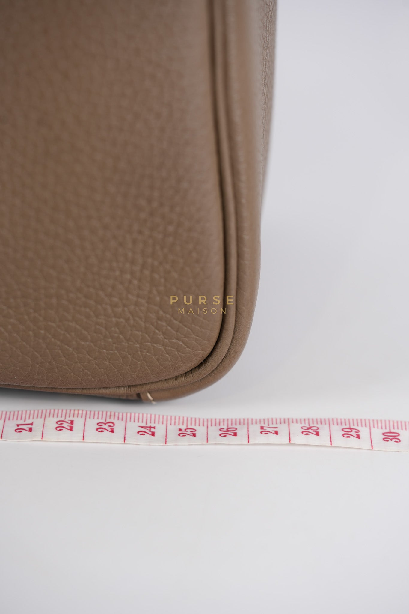 Lindy 26 Etoupe in Togo Leather and Gold Hardware Stamp Y (2020)