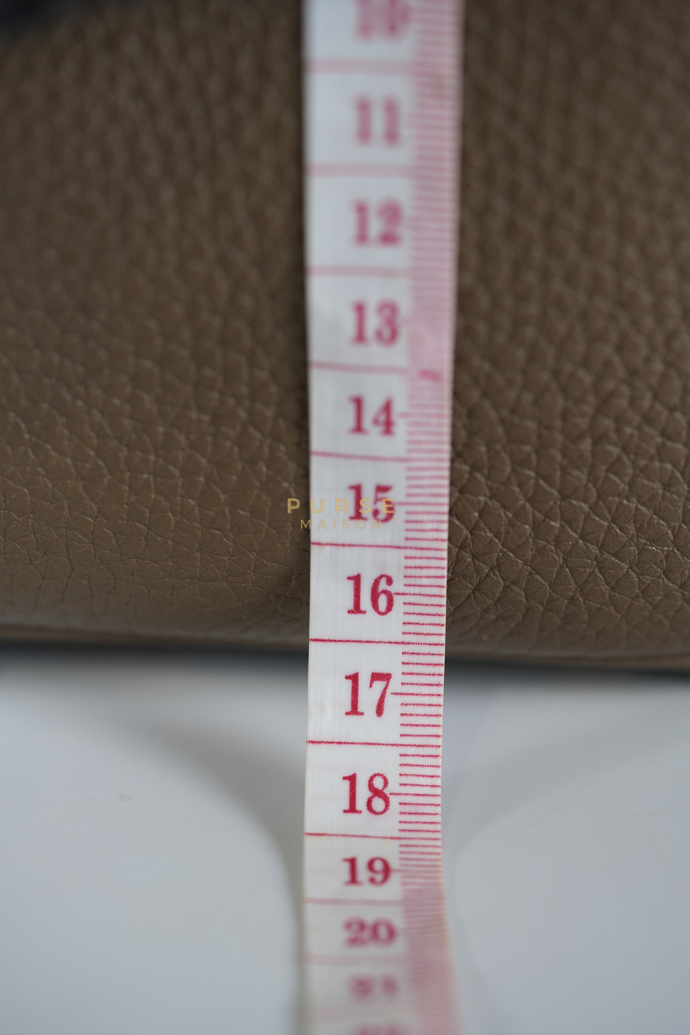 Lindy 26 Etoupe in Togo Leather and Gold Hardware Stamp Y (2020)