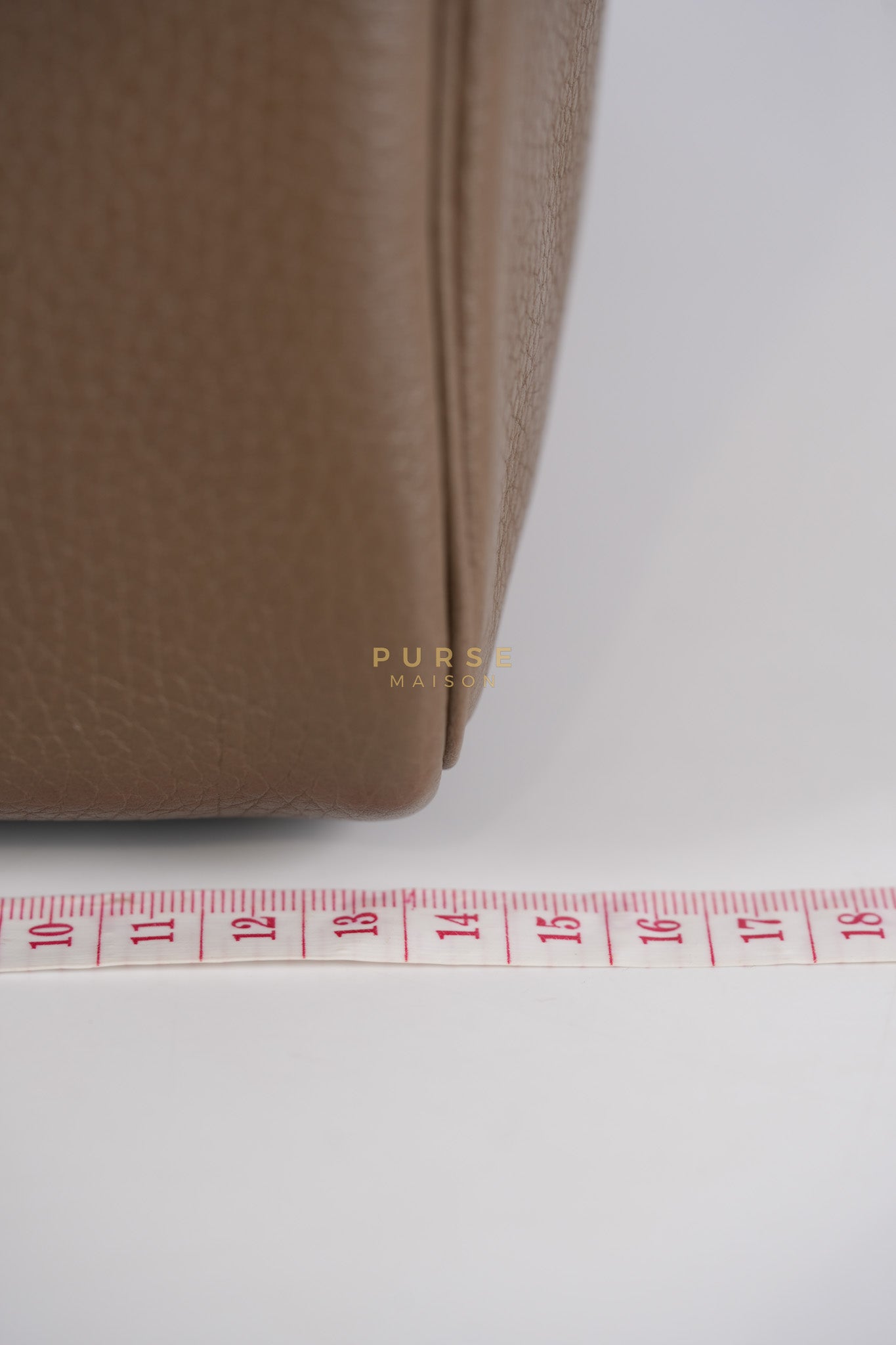 Lindy 26 Etoupe in Togo Leather and Gold Hardware Stamp Y (2020)