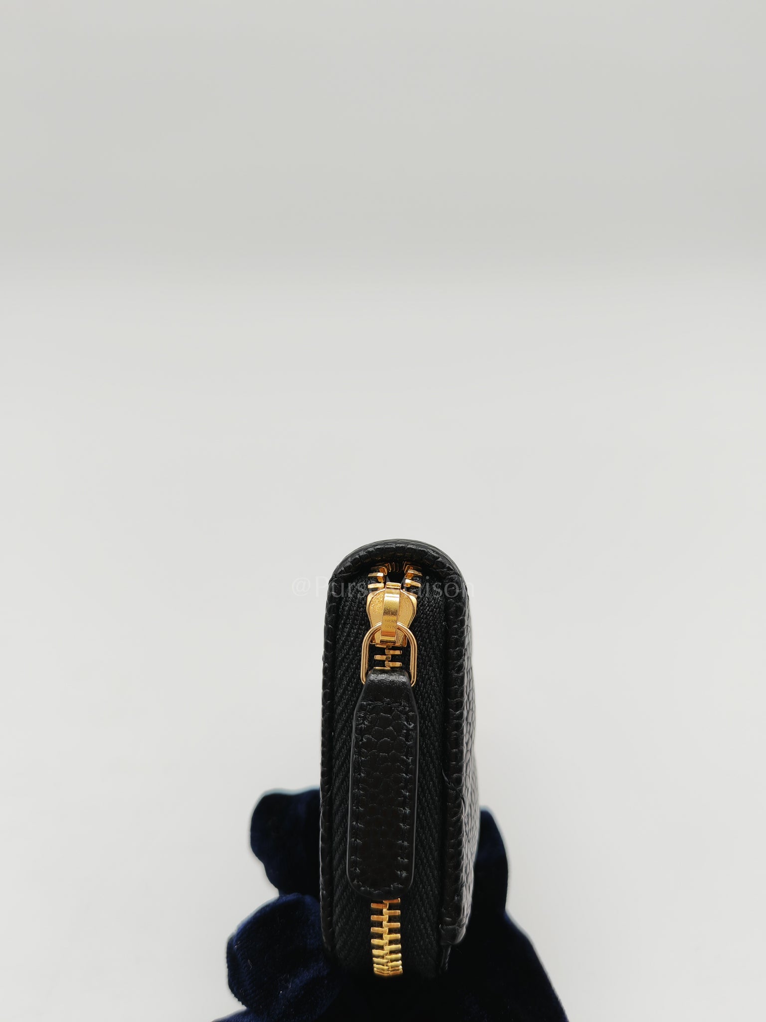 Zip Cardholder in Black Caviar Leather and Gold Hardware (Microchip) | Purse Maison Luxury Bags Shop